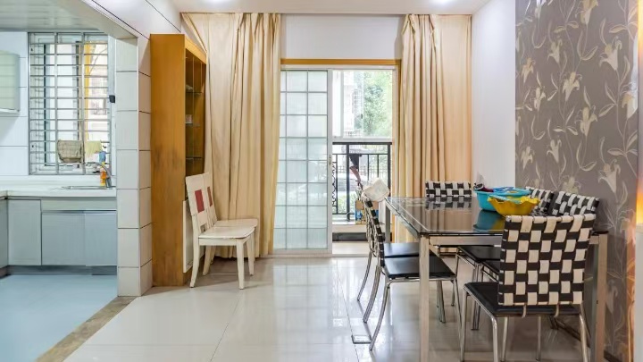 精锐华府(精锐华庭) 3室2厅1卫 1600.0元/月 精锐华府(精锐华庭) 3室2厅1卫 1600.0元/月室内图