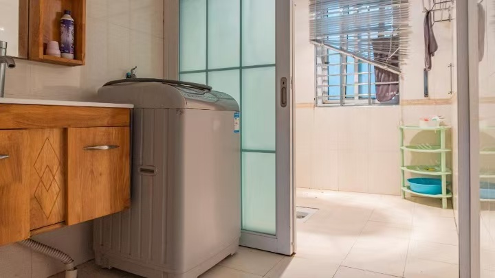 精锐华府(精锐华庭) 3室2厅1卫 1600.0元/月 精锐华府(精锐华庭) 3室2厅1卫 1600.0元/月室内图