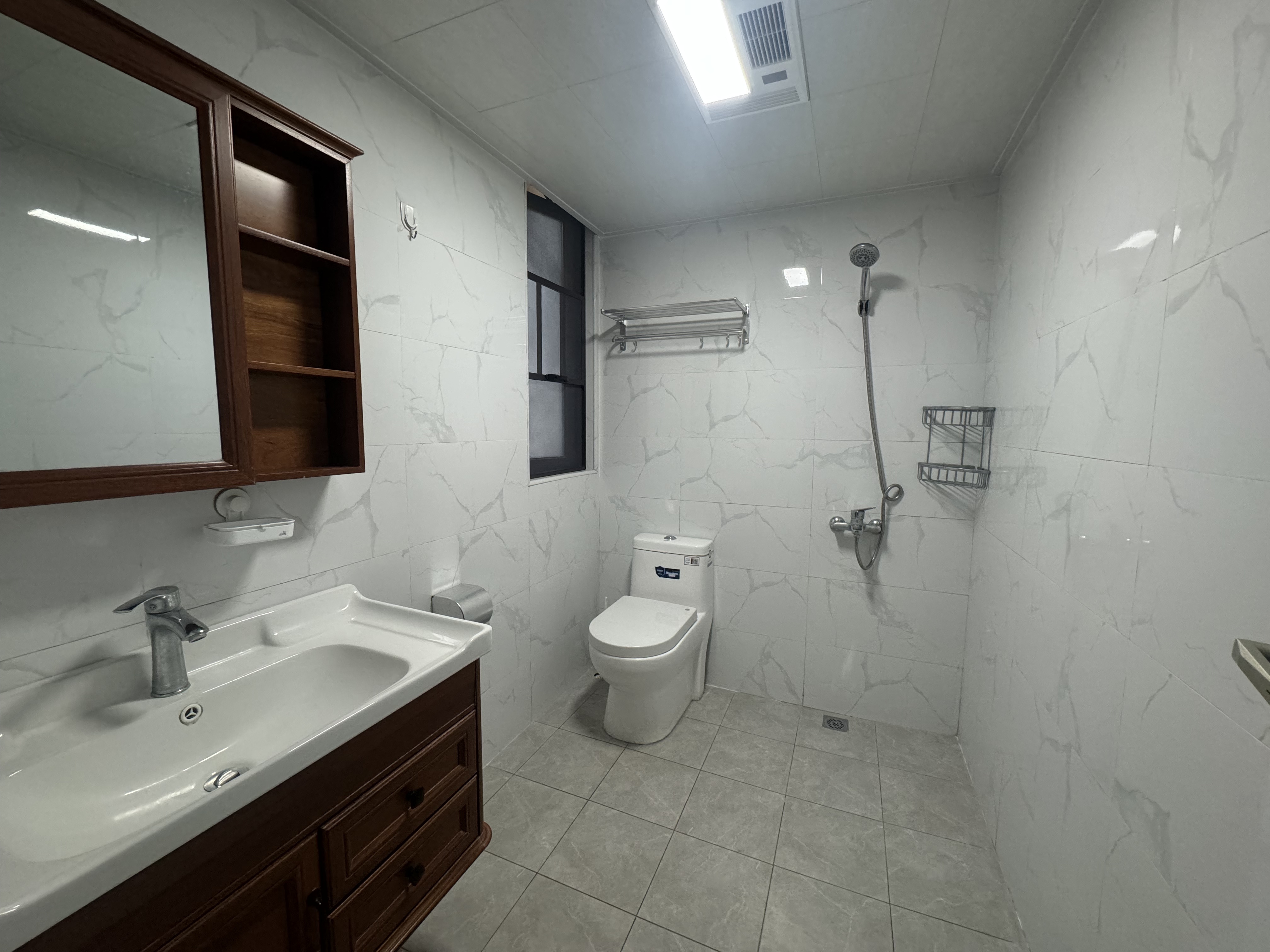 保利大都汇一期、二期 4室2厅2卫 3800.0元/月 保利大都汇一期、二期 4室2厅2卫 3800.0元/月室内图