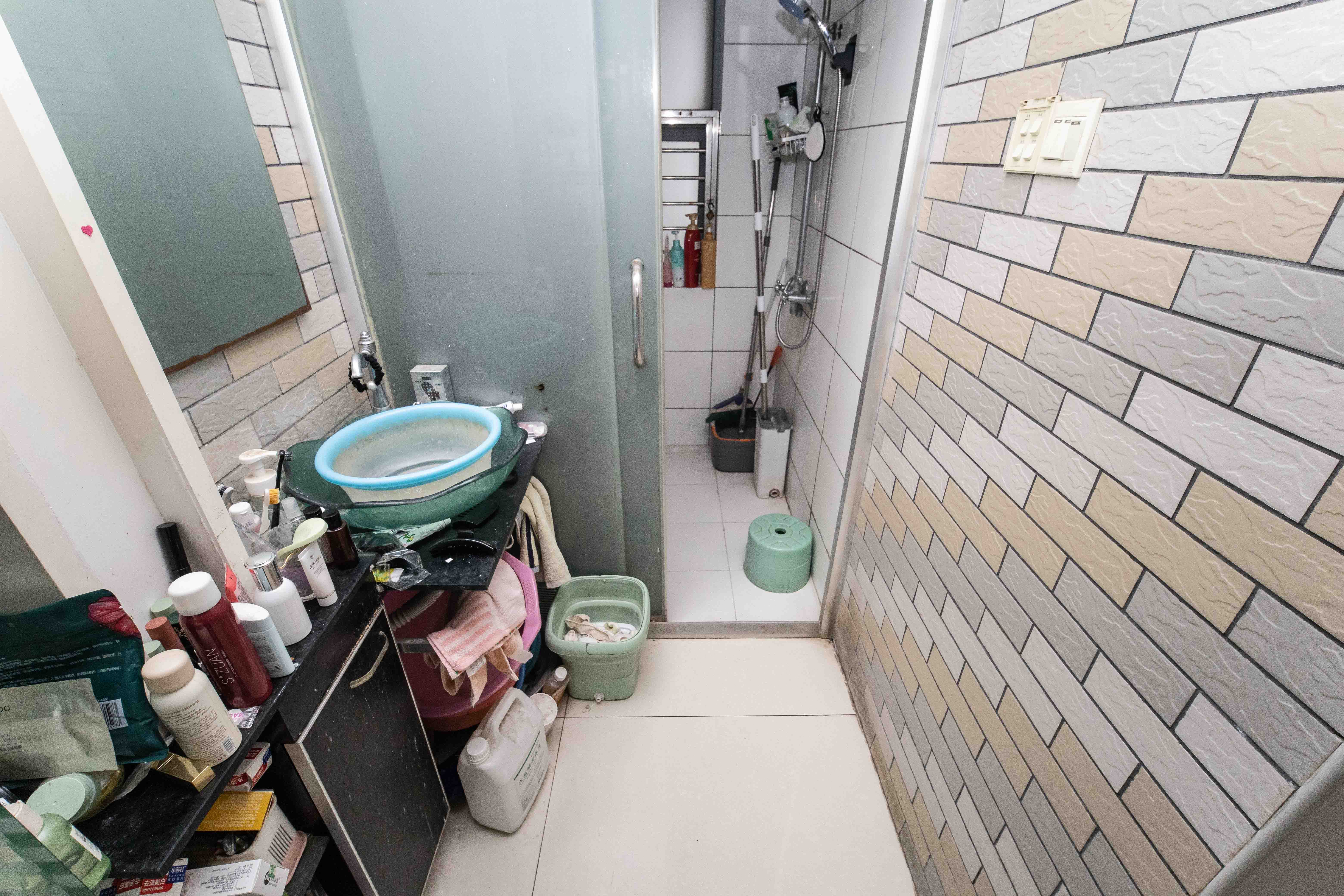 银港水晶城  2室2厅1卫   69.80万卫生间
