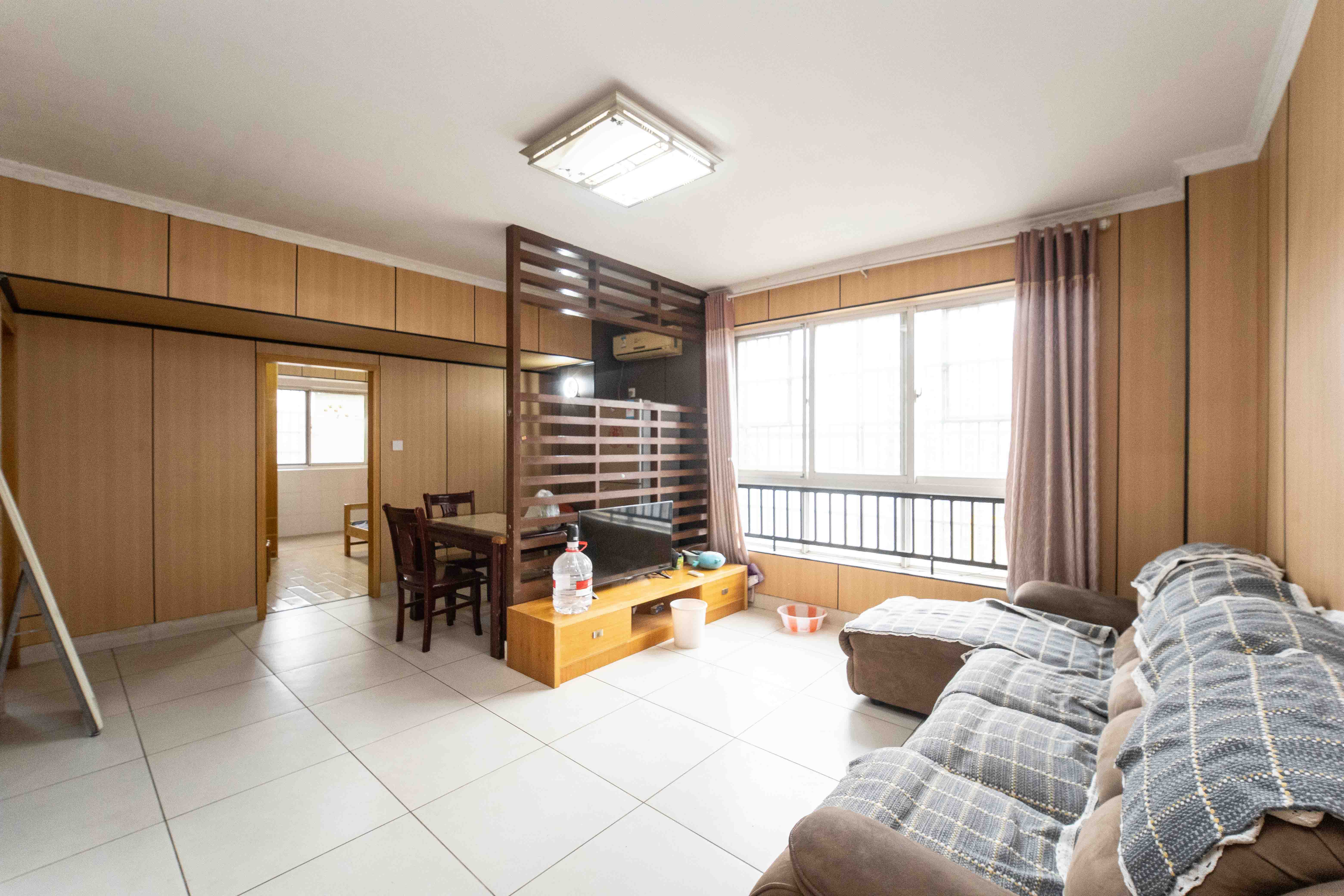 山水华景  2室2厅1卫   55.00万客厅