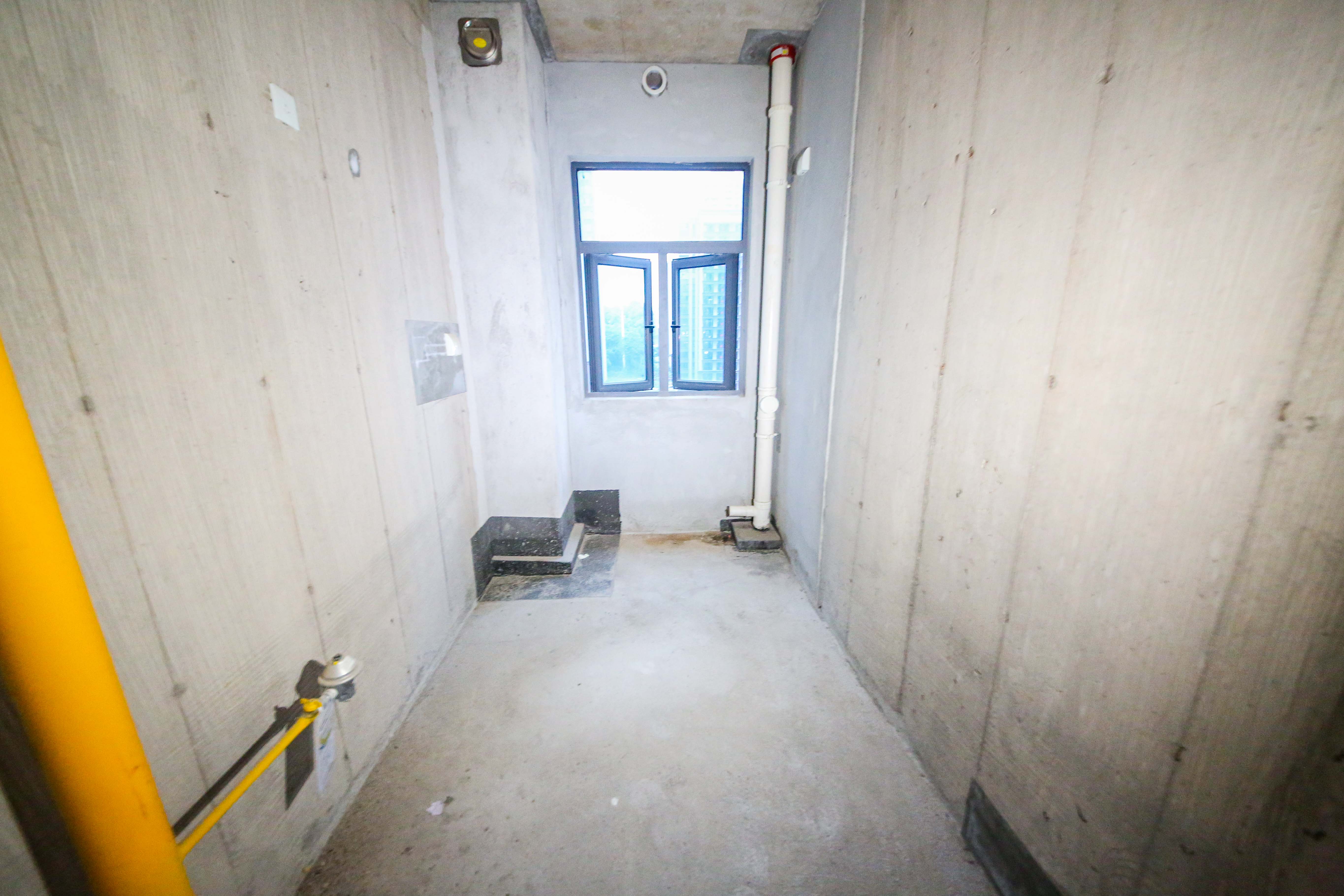 中建钰和城  4室2厅2卫   355.00万厨房