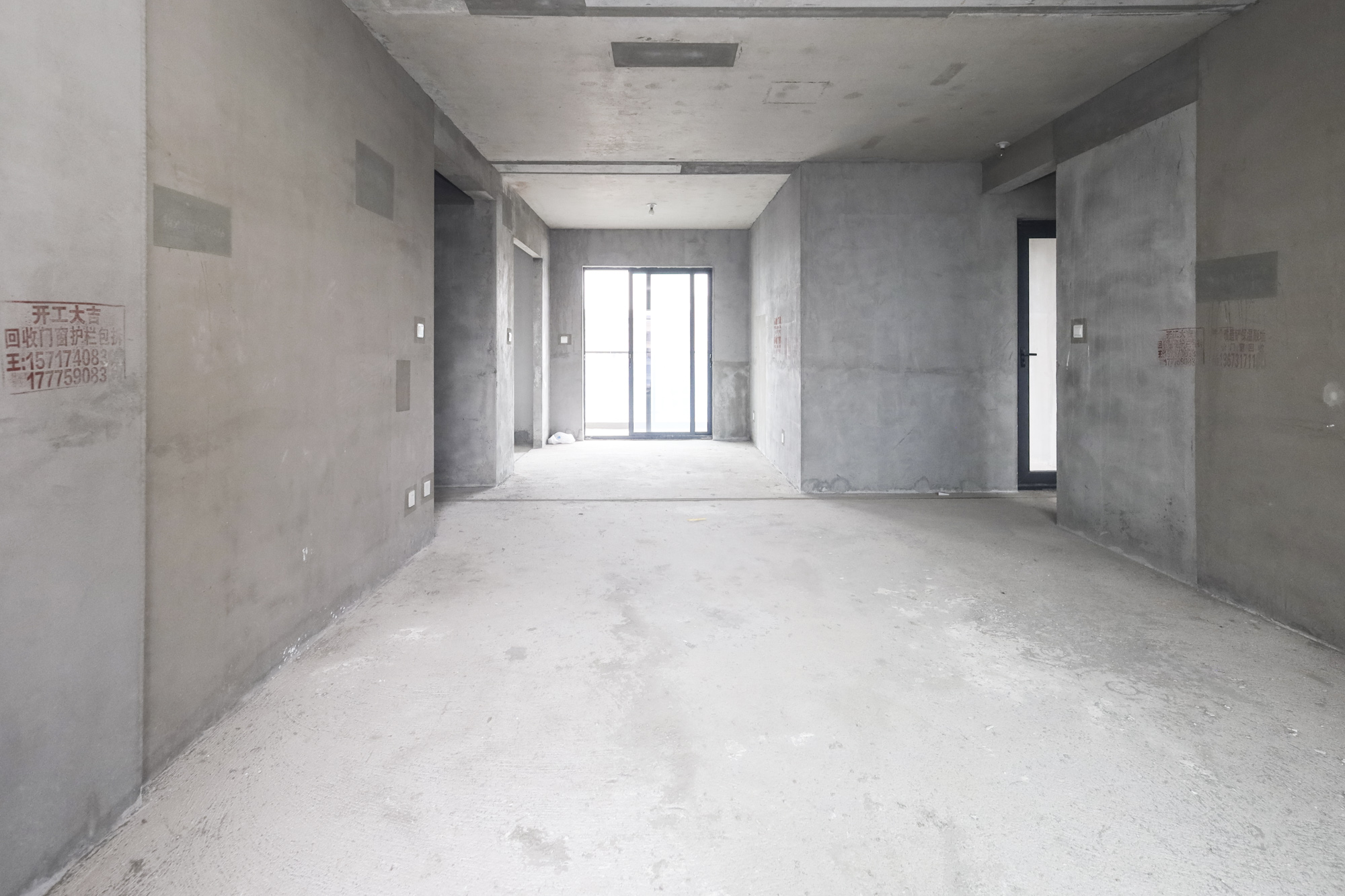 地铁中建江山玖樾  4室2厅2卫   189.50万客厅
