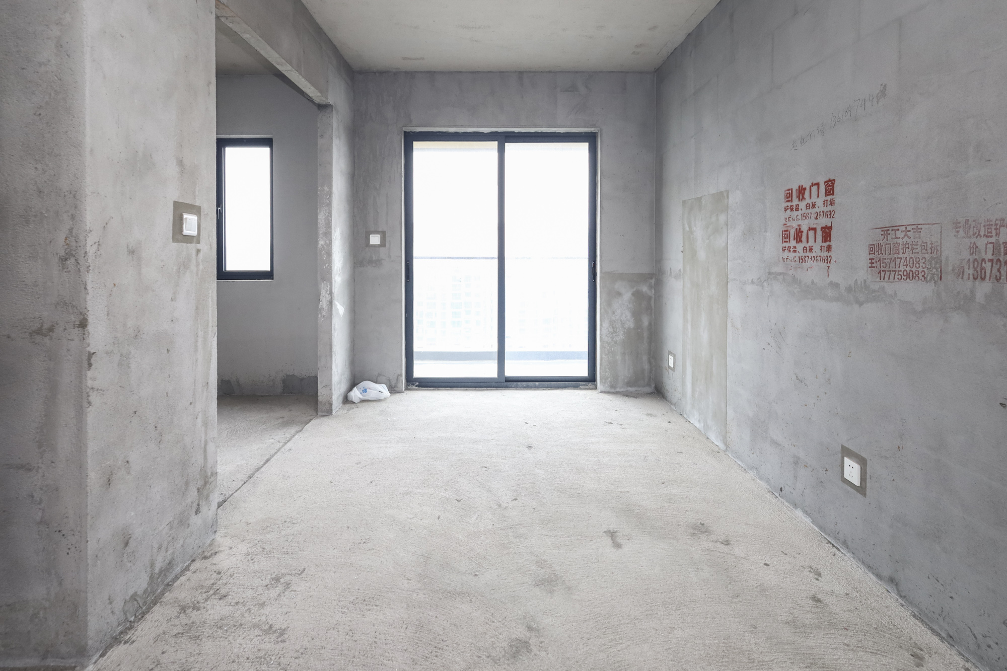 地铁中建江山玖樾  4室2厅2卫   189.50万客厅
