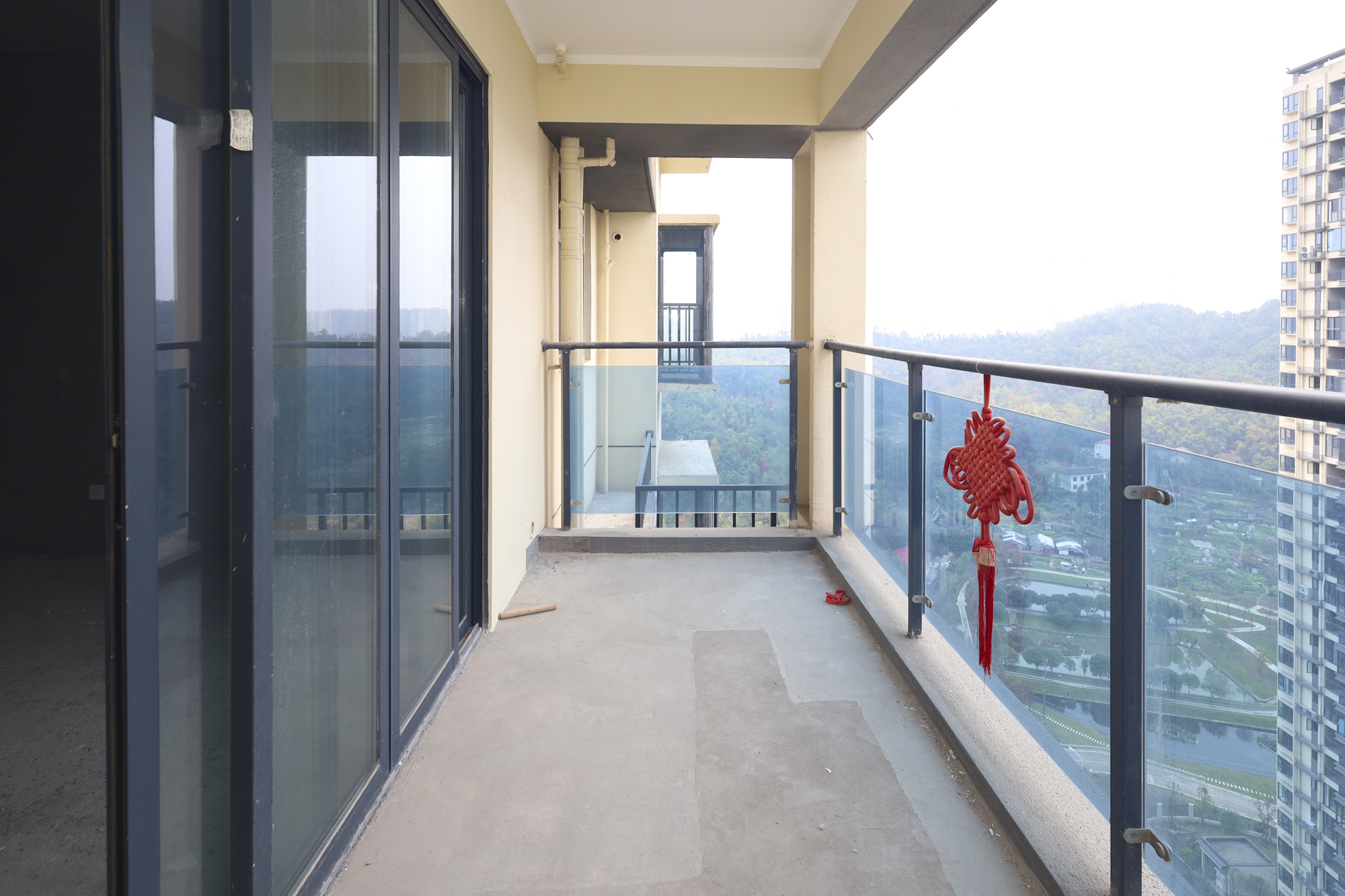地铁中建江山玖樾  4室2厅2卫   189.50万阳台