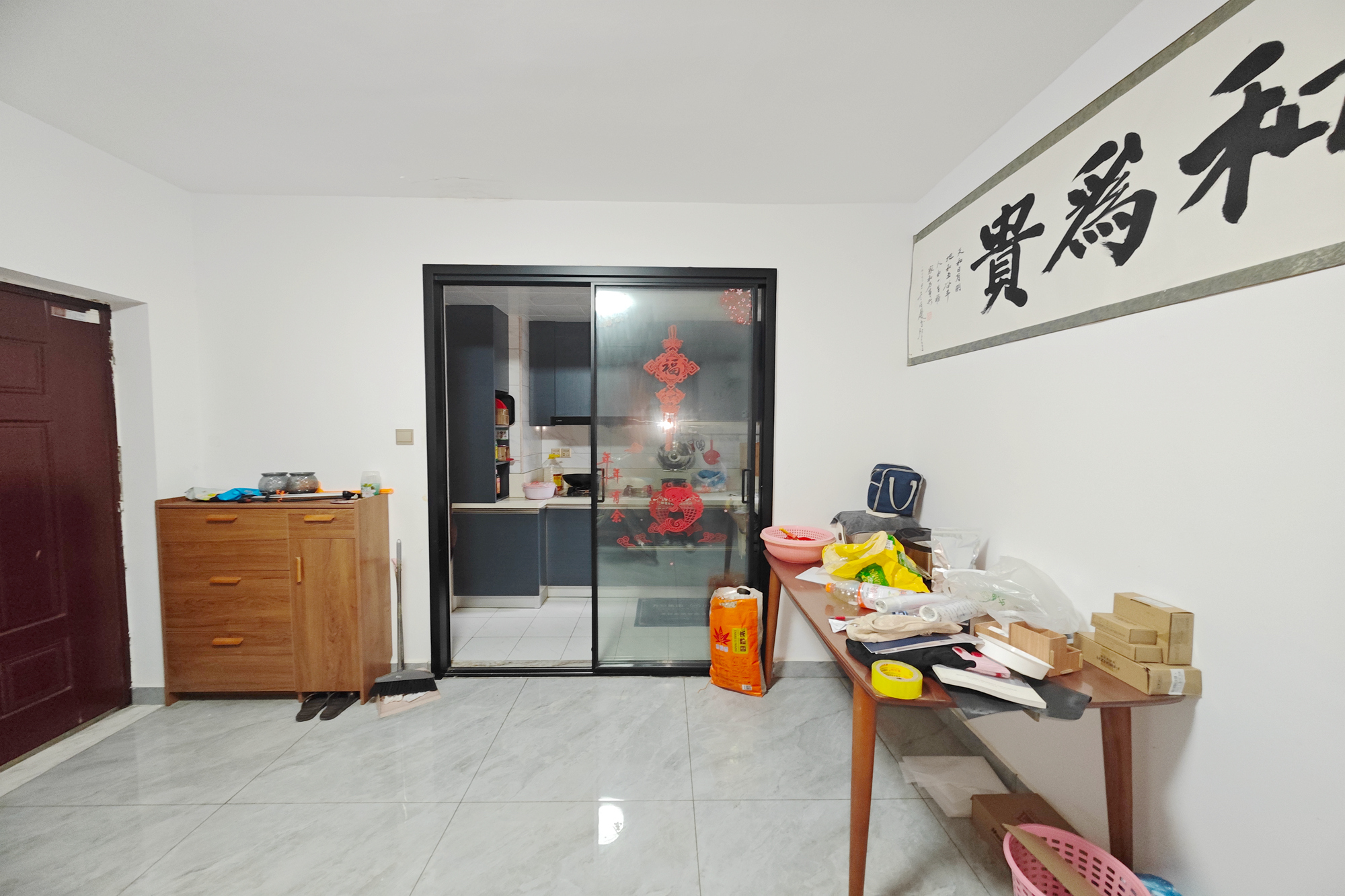 尊邸华庭  3室2厅1卫   90.00万客厅