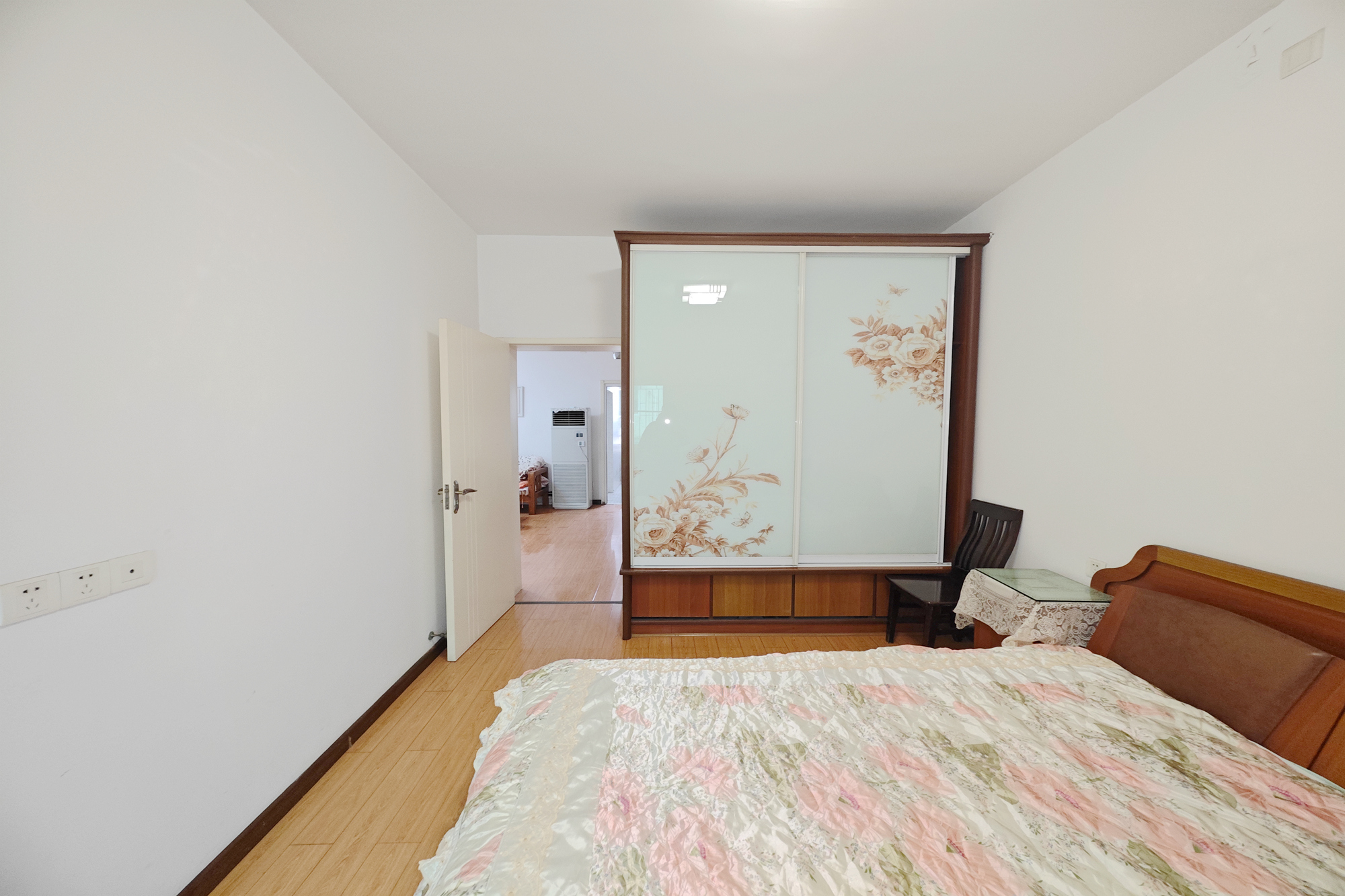 营山佳园  2室1厅1卫   60.00万卧室