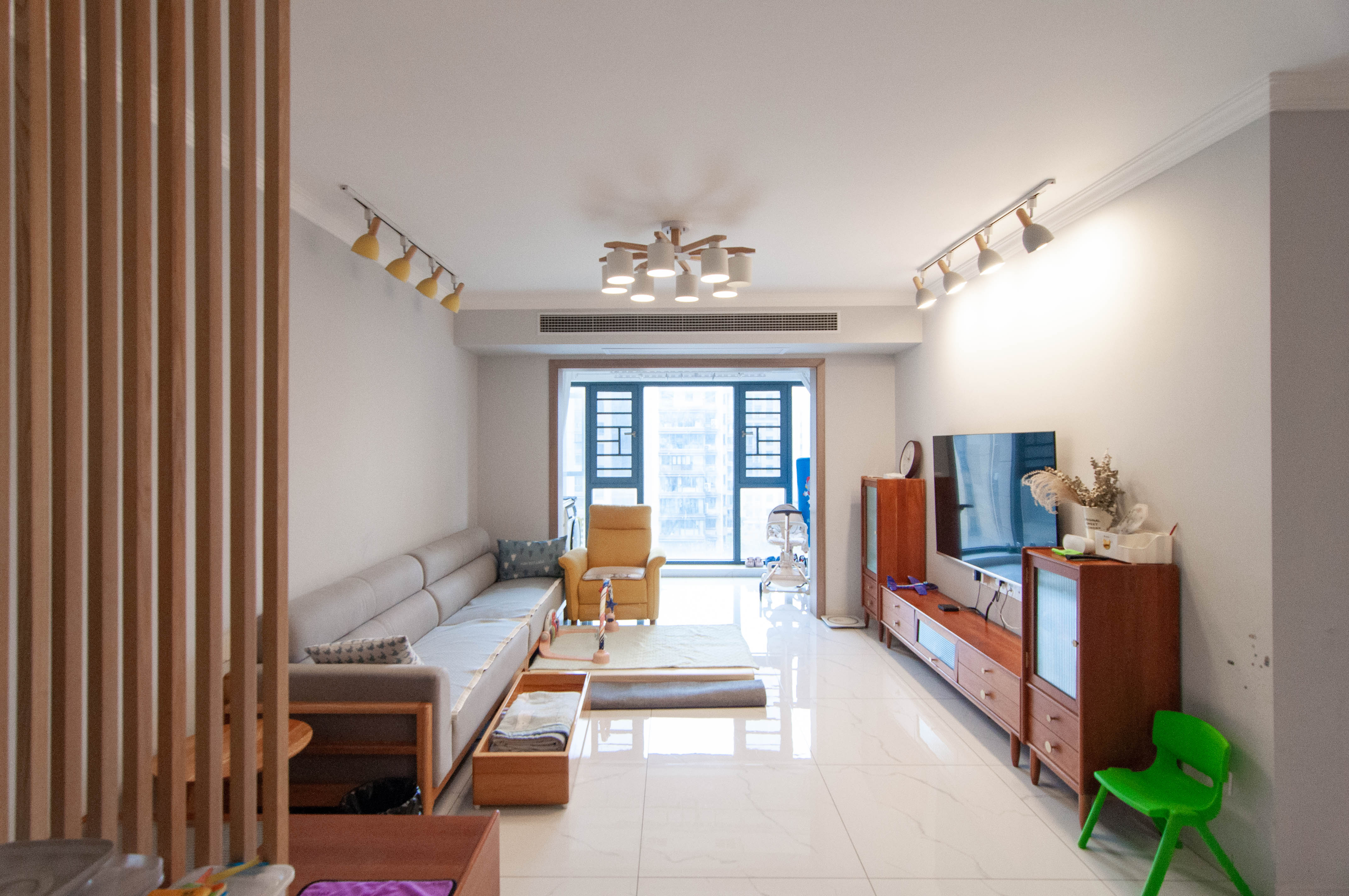 梅溪正荣府  4室2厅2卫    162.0万 梅溪正荣府  4室2厅2卫    162.0万客厅