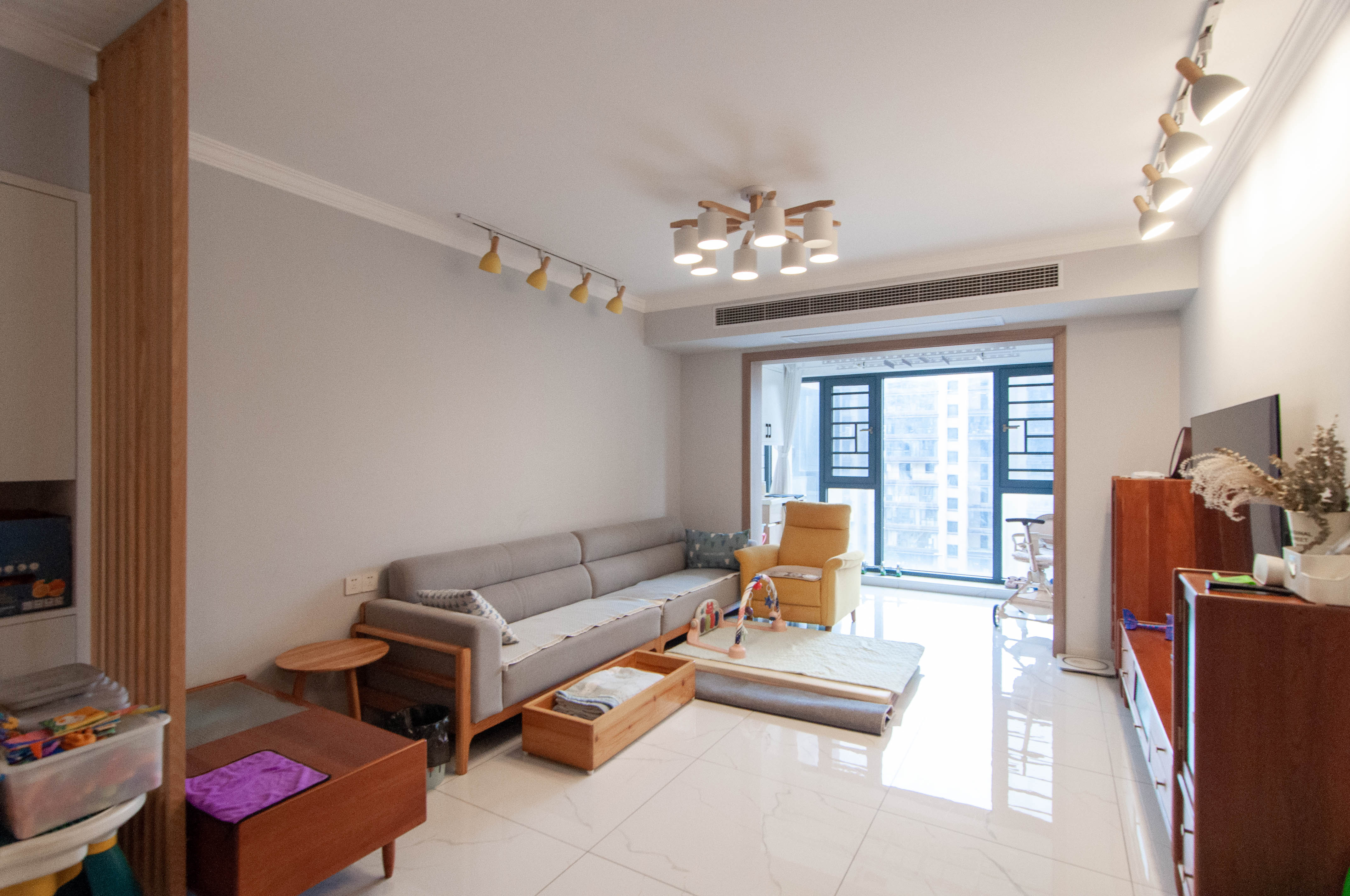 梅溪正荣府  4室2厅2卫    162.0万 梅溪正荣府  4室2厅2卫    162.0万客厅