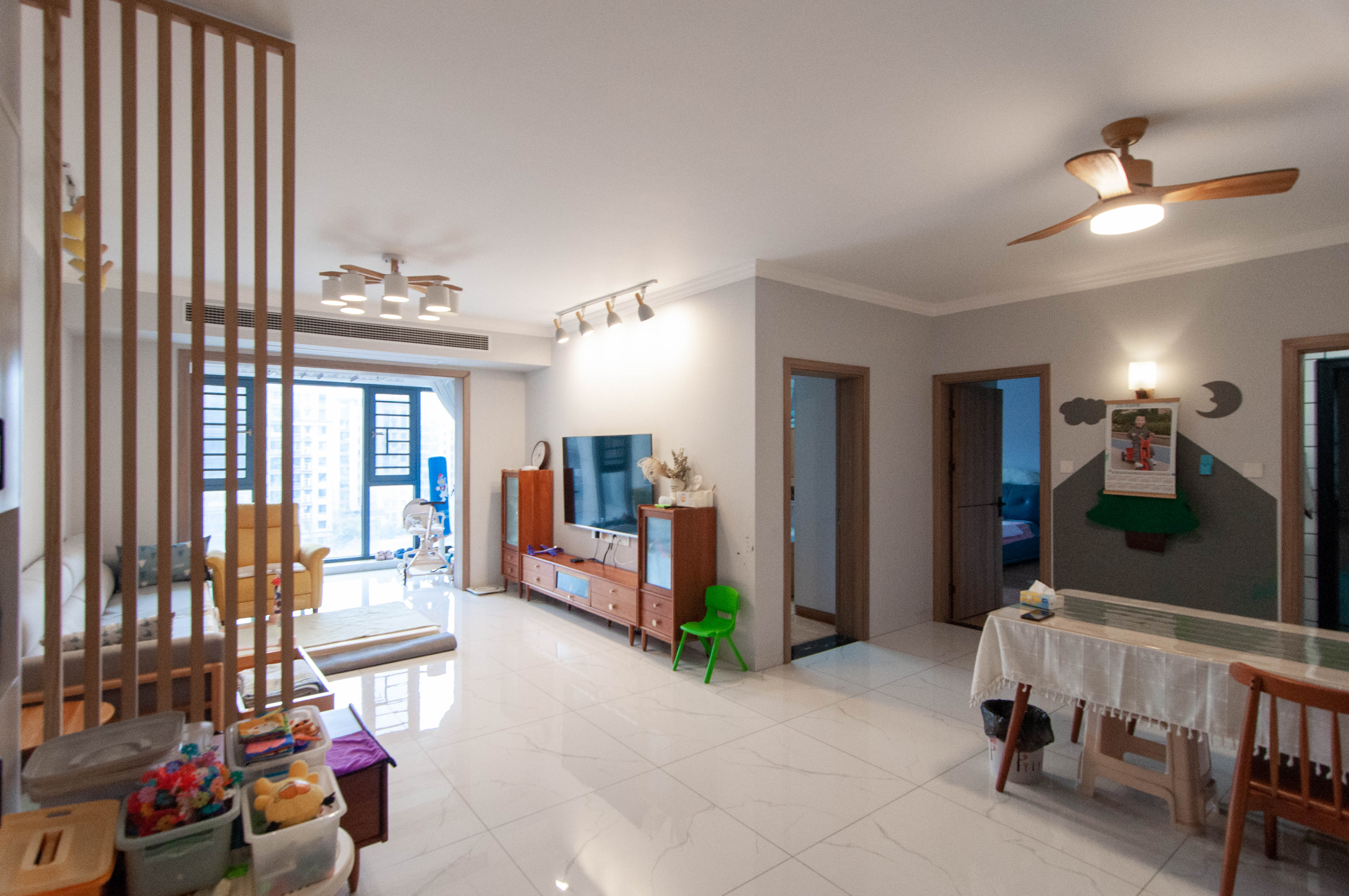 梅溪正荣府  4室2厅2卫    162.0万 梅溪正荣府  4室2厅2卫    162.0万客厅