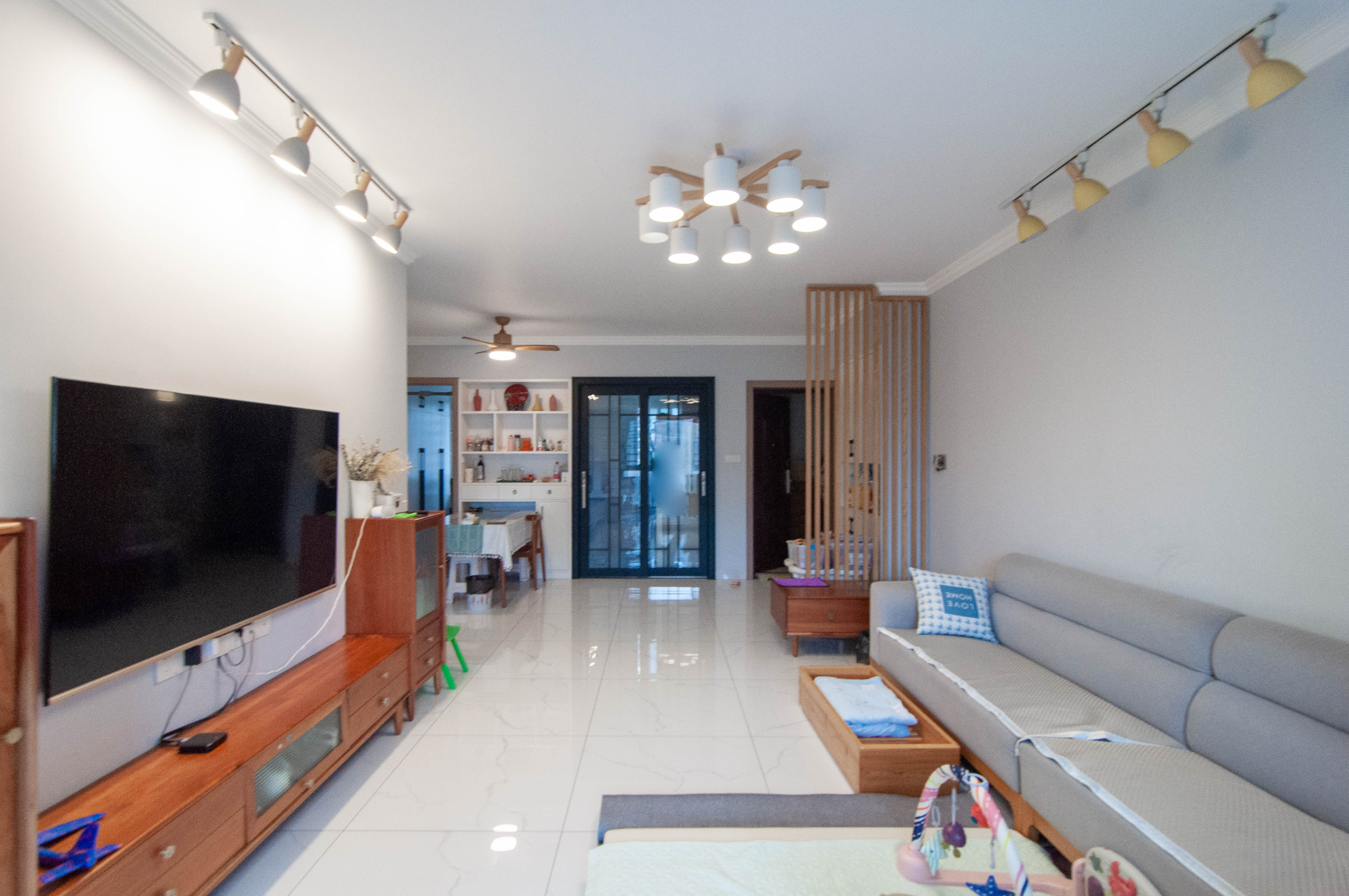 梅溪正荣府  4室2厅2卫    162.0万客厅