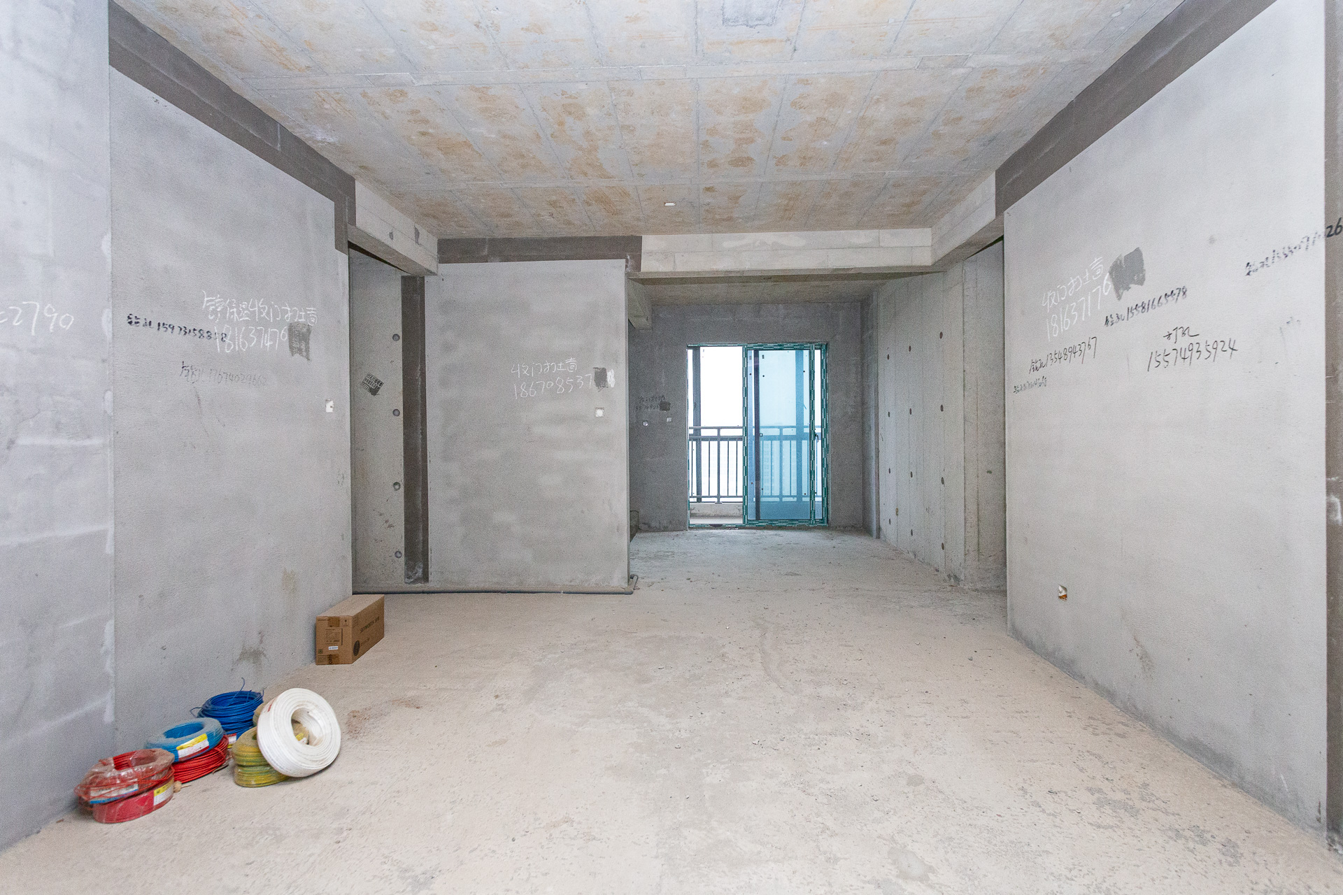 润和滨江广场(润和中央广场)  5室2厅2卫    142.0万 润和滨江广场(润和中央广场)  5室2厅2卫    142.0万客厅