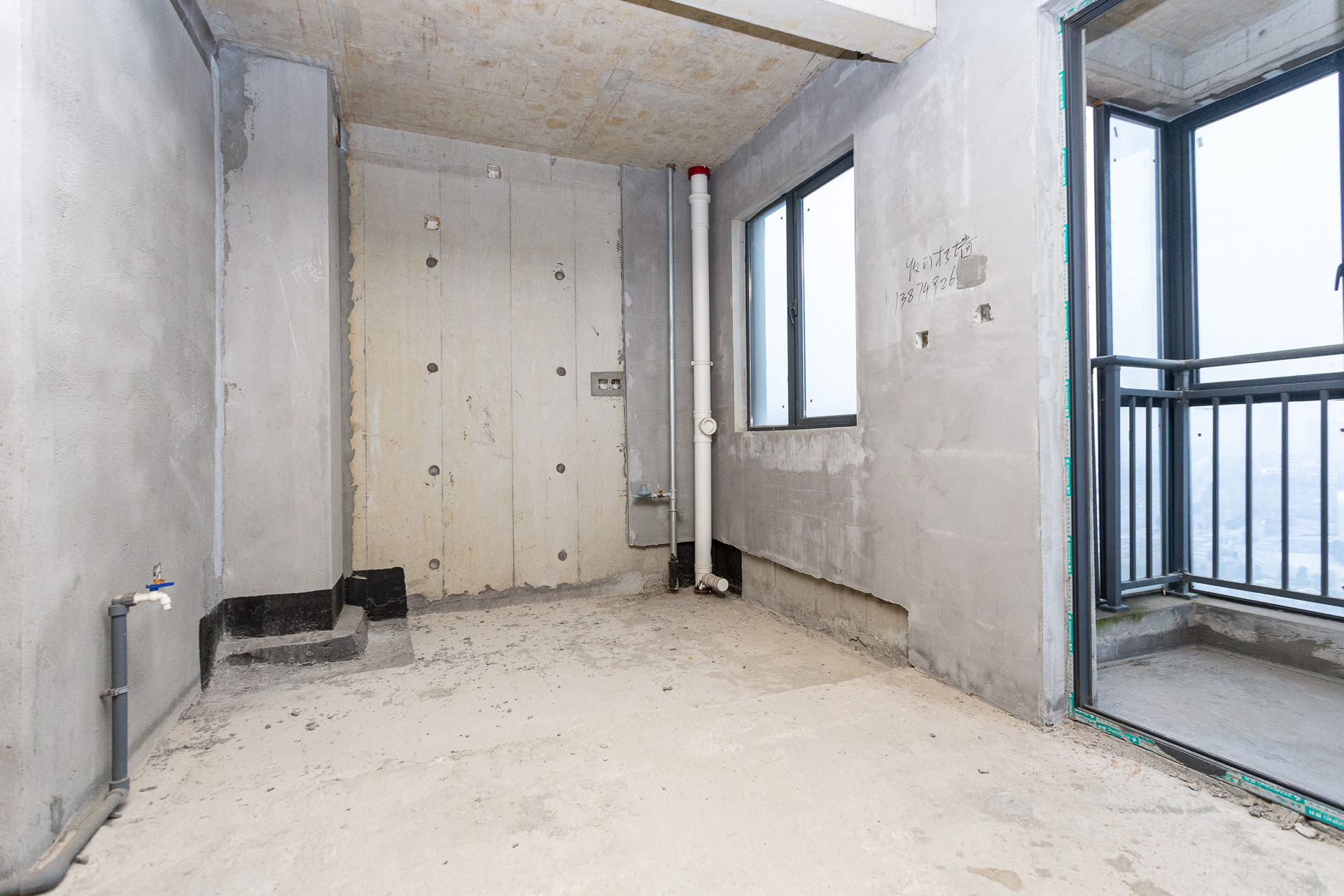 润和滨江广场(润和中央广场)  5室2厅2卫    142.0万 润和滨江广场(润和中央广场)  5室2厅2卫    142.0万厨房