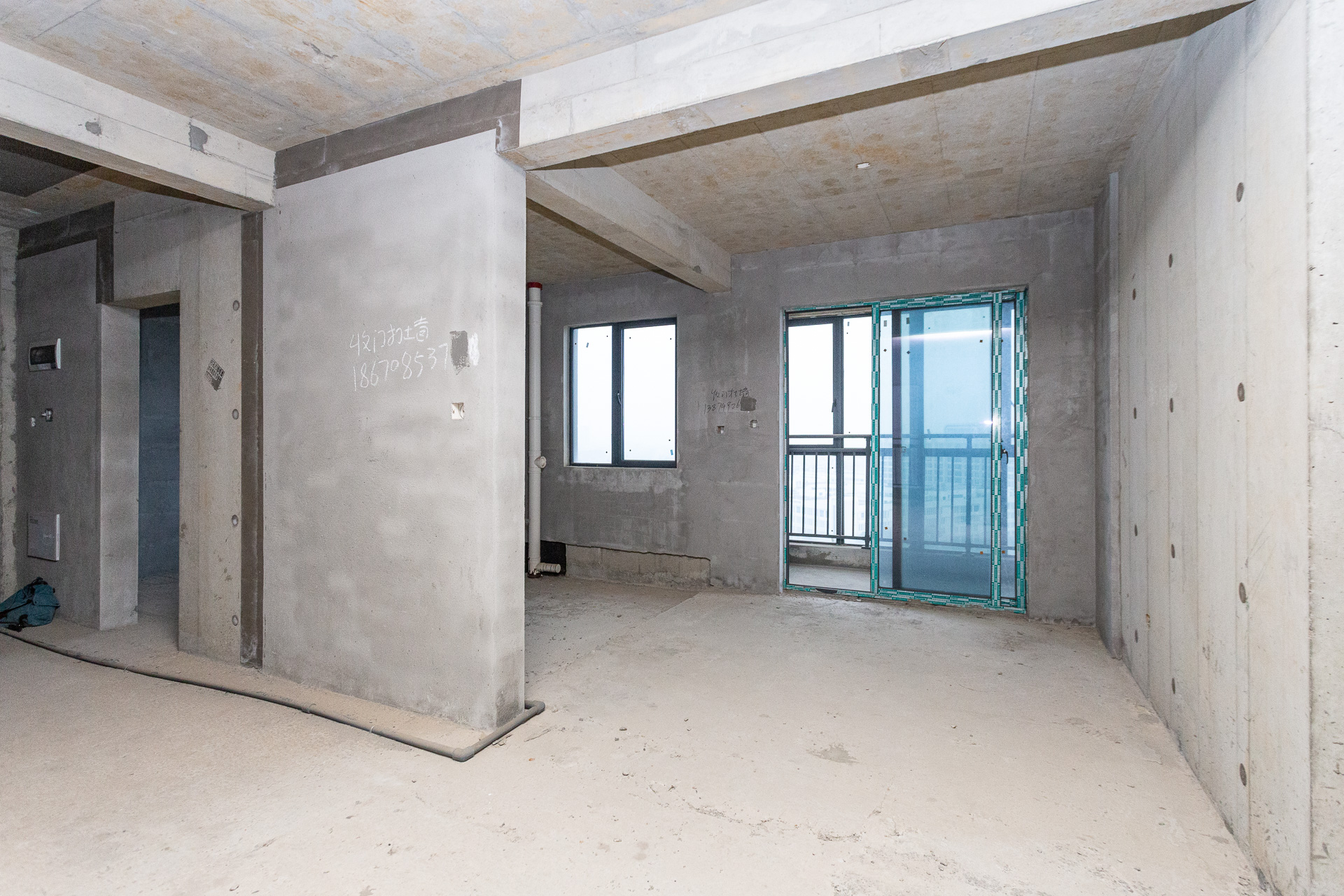 润和滨江广场(润和中央广场)  5室2厅2卫    142.0万 润和滨江广场(润和中央广场)  5室2厅2卫    142.0万客厅