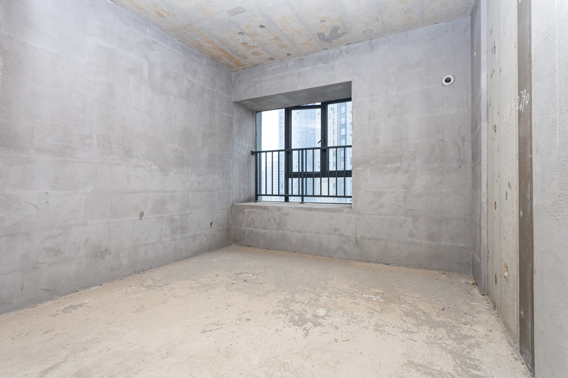 润和滨江广场(润和中央广场)  5室2厅2卫    142.0万 润和滨江广场(润和中央广场)  5室2厅2卫    142.0万卧室