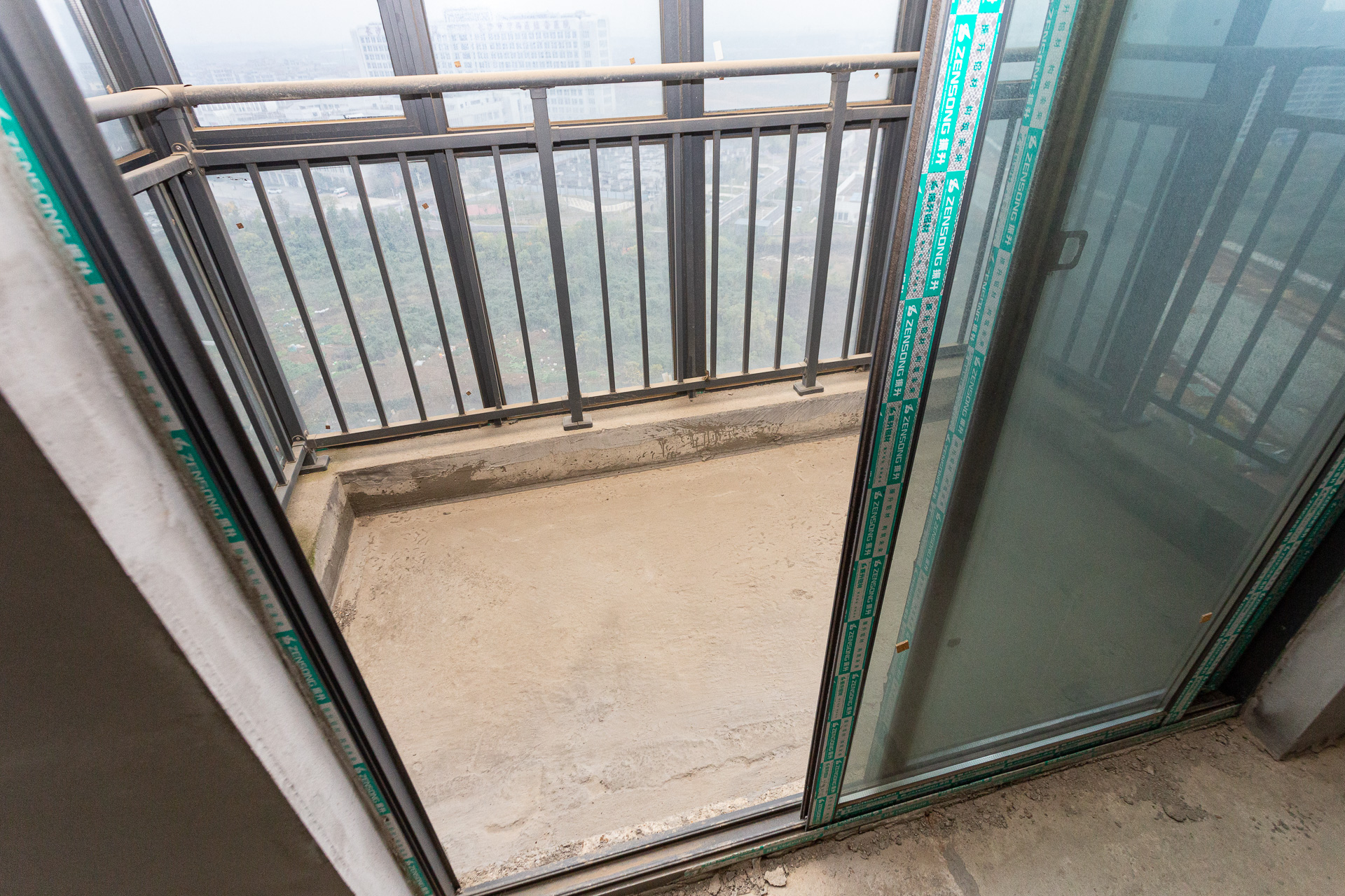 润和滨江广场(润和中央广场)  5室2厅2卫    142.0万 润和滨江广场(润和中央广场)  5室2厅2卫    142.0万阳台