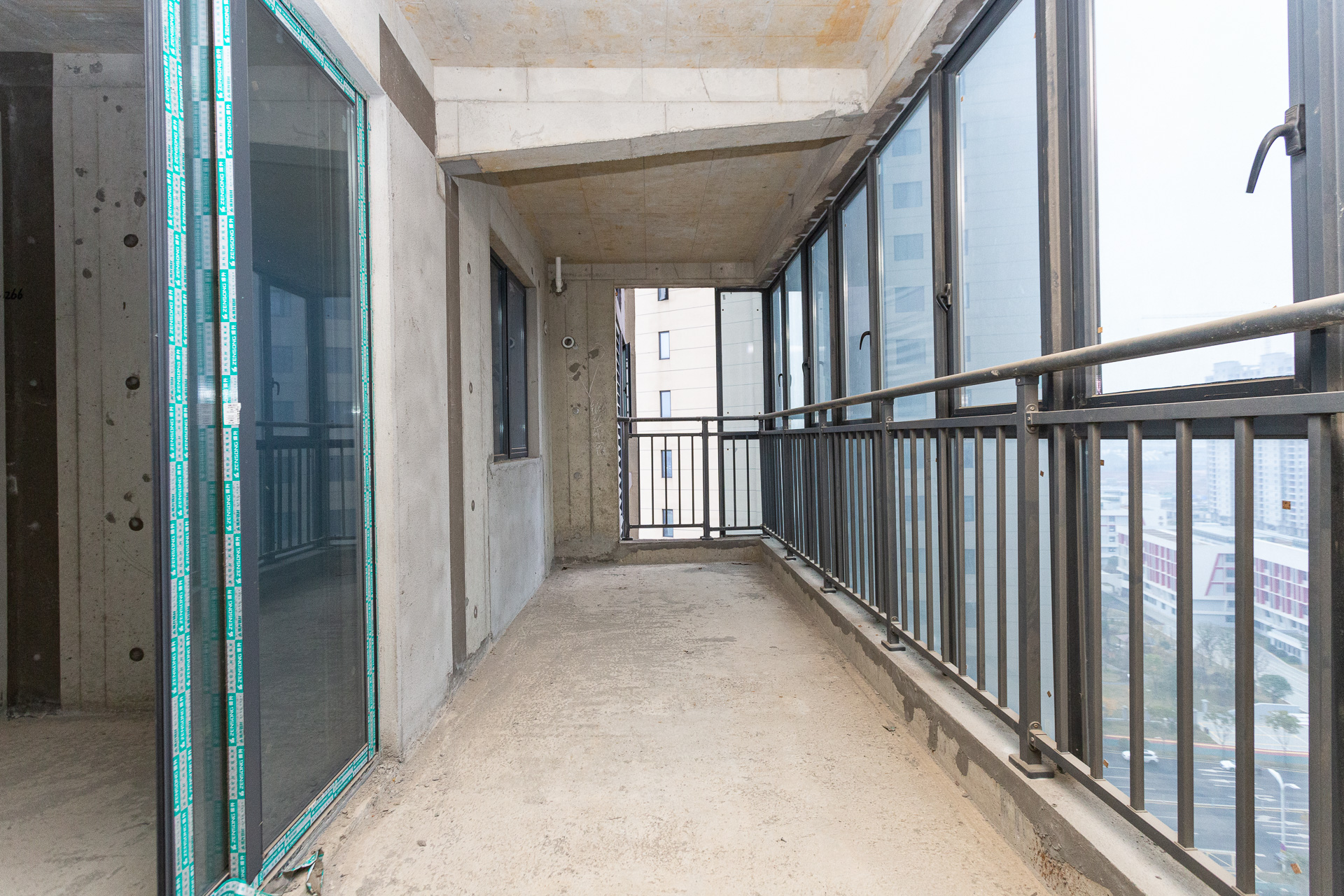 润和滨江广场(润和中央广场)  5室2厅2卫    142.0万 润和滨江广场(润和中央广场)  5室2厅2卫    142.0万阳台