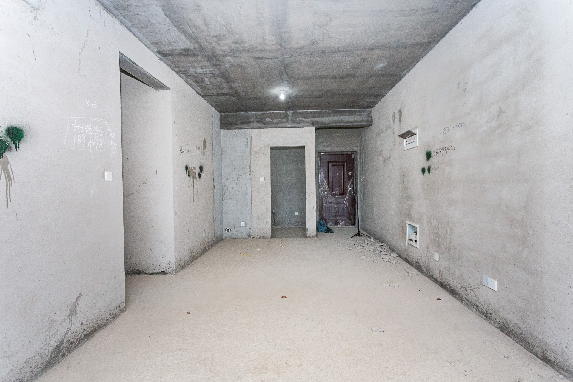 港湘铂玥(天园地芳国际珠宝城)  3室2厅1卫    53.8万 港湘铂玥(天园地芳国际珠宝城)  3室2厅1卫    53.8万客厅