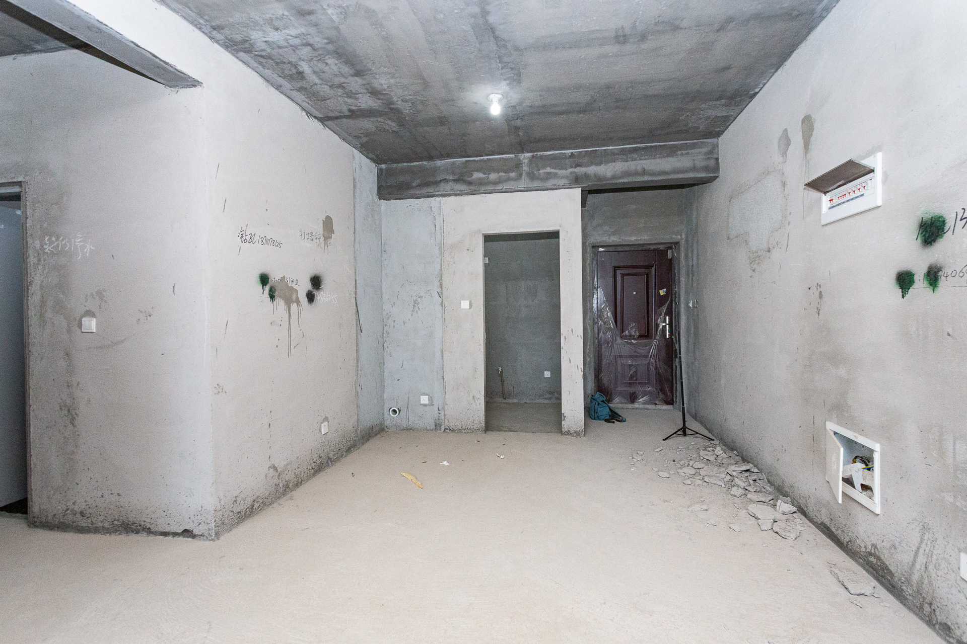 港湘铂玥(天园地芳国际珠宝城)  3室2厅1卫    53.8万 港湘铂玥(天园地芳国际珠宝城)  3室2厅1卫    53.8万客厅