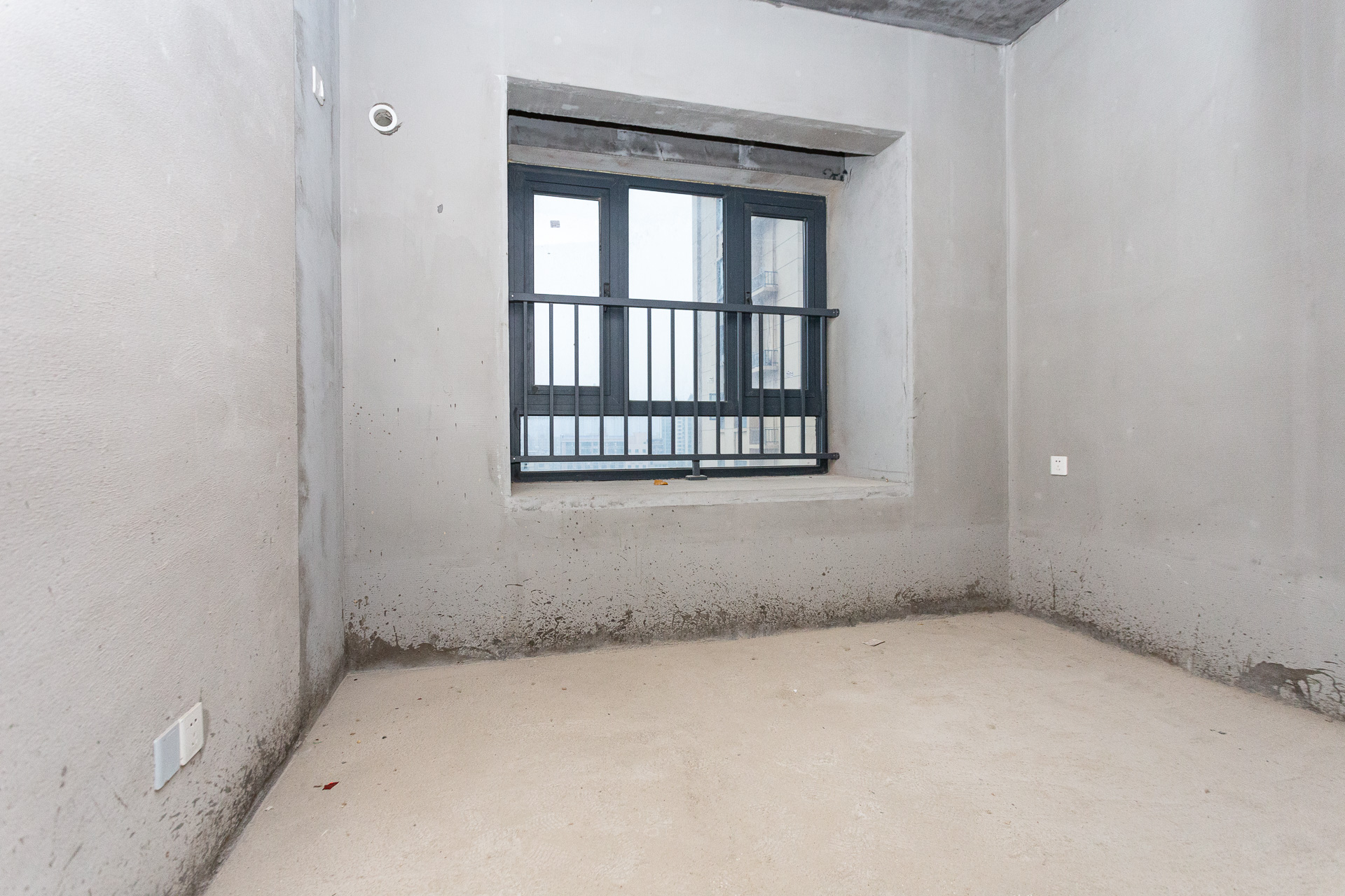 港湘铂玥(天园地芳国际珠宝城)  3室2厅1卫    53.8万 港湘铂玥(天园地芳国际珠宝城)  3室2厅1卫    53.8万卧室