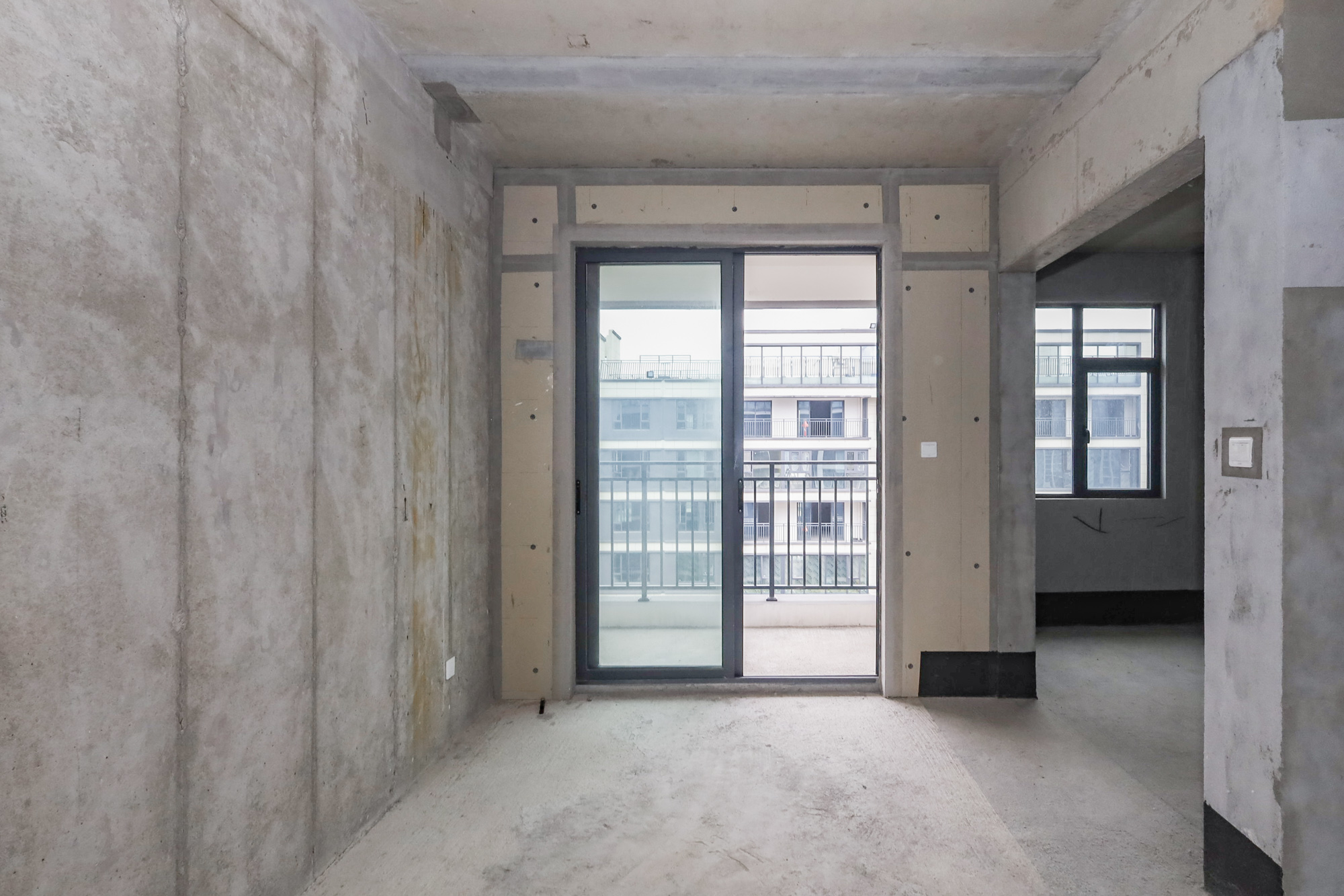 轨道中建麓江府  4室2厅2卫   280.00万其他