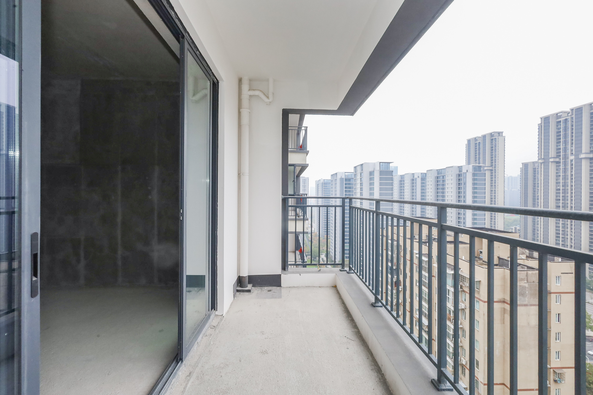 轨道中建麓江府  4室2厅2卫   280.00万阳台