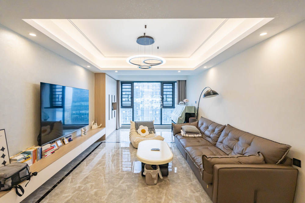 绿地V岛  4室2厅2卫    210.0万