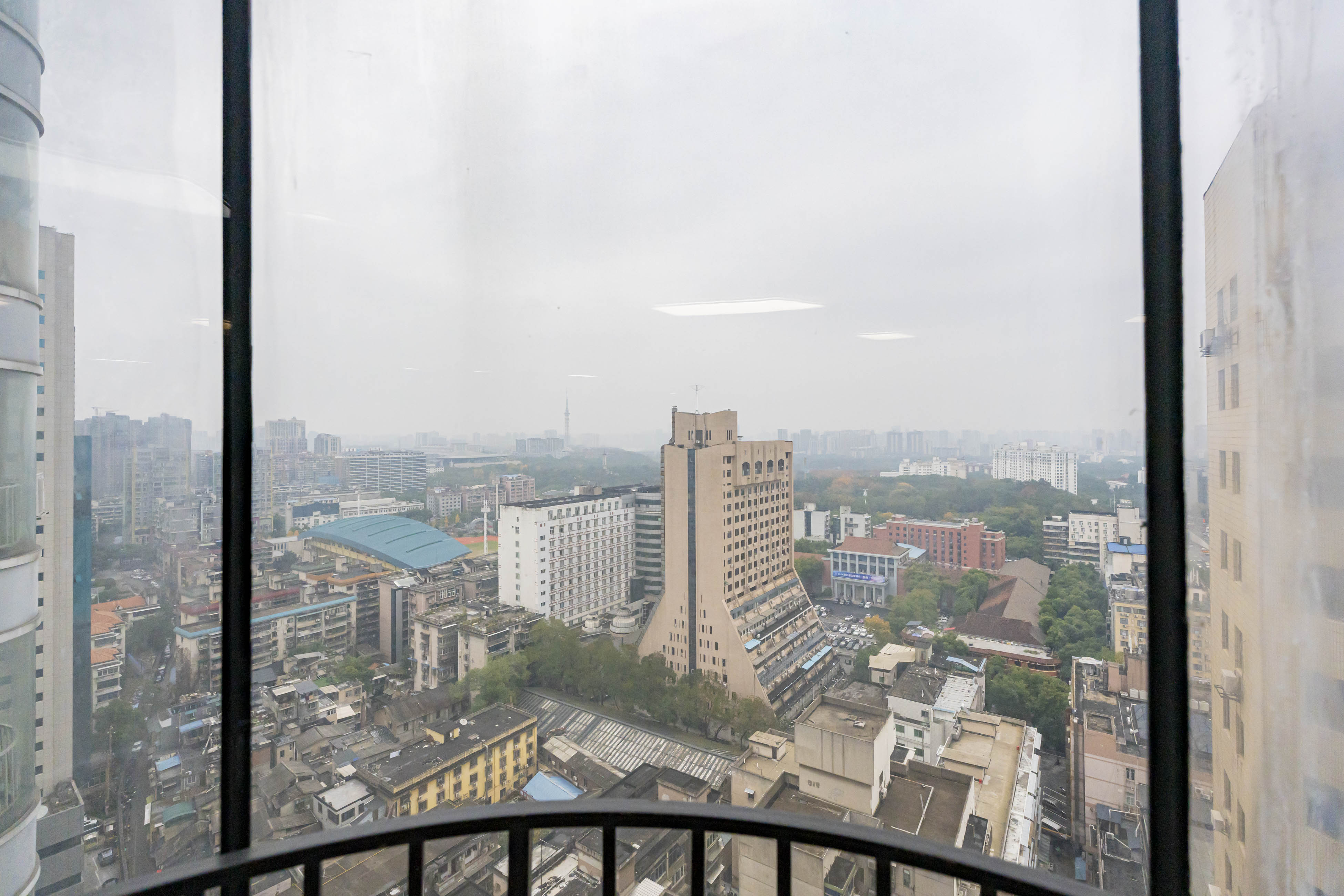 建鸿达现代城 1室2厅1卫 112.0万 建鸿达现代城 1室2厅1卫 112.0万其他