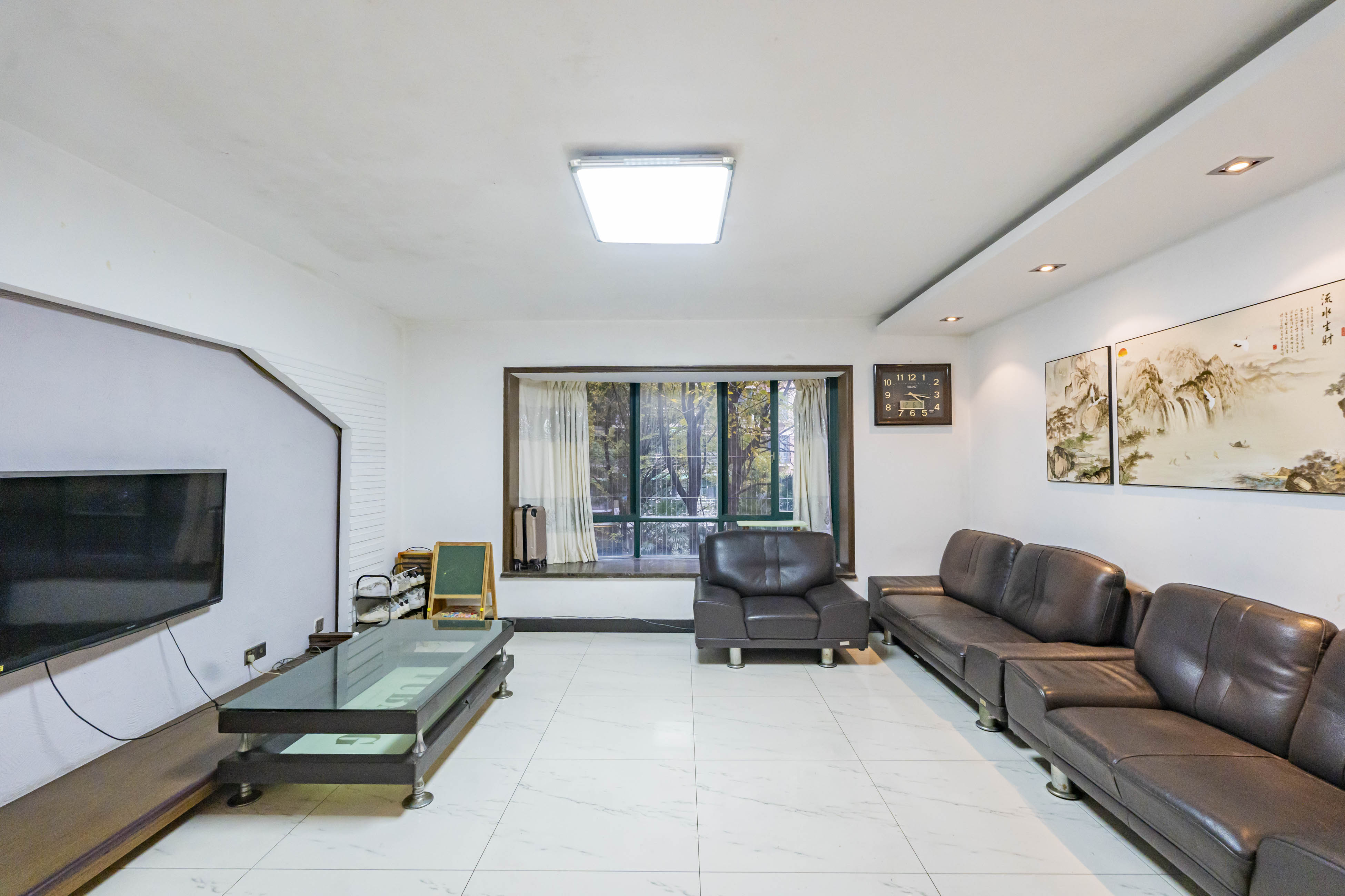 四季阳光花城 3室2厅2卫 140.0万 四季阳光花城 3室2厅2卫 140.0万客厅