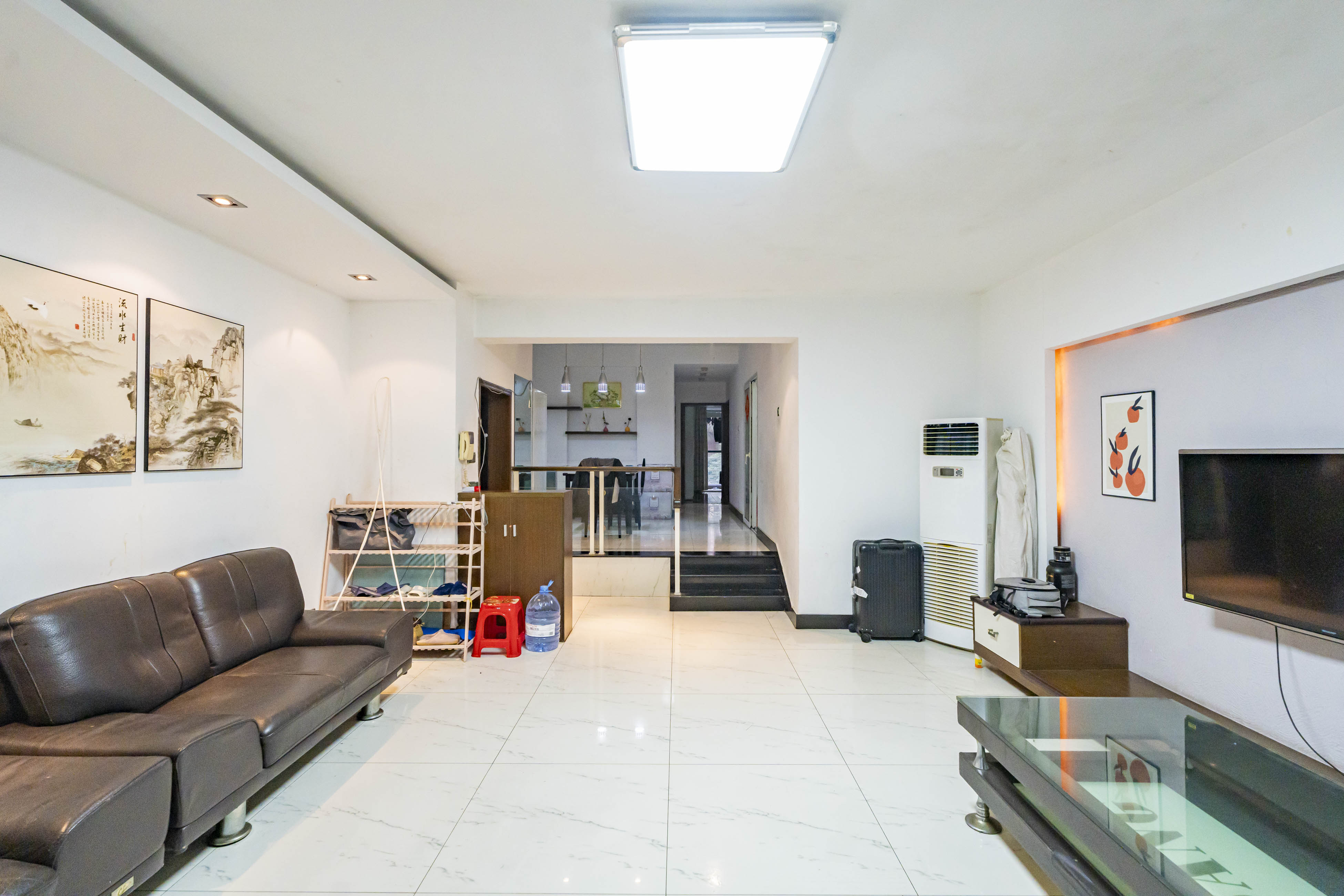 四季阳光花城 3室2厅2卫 140.0万 四季阳光花城 3室2厅2卫 140.0万客厅