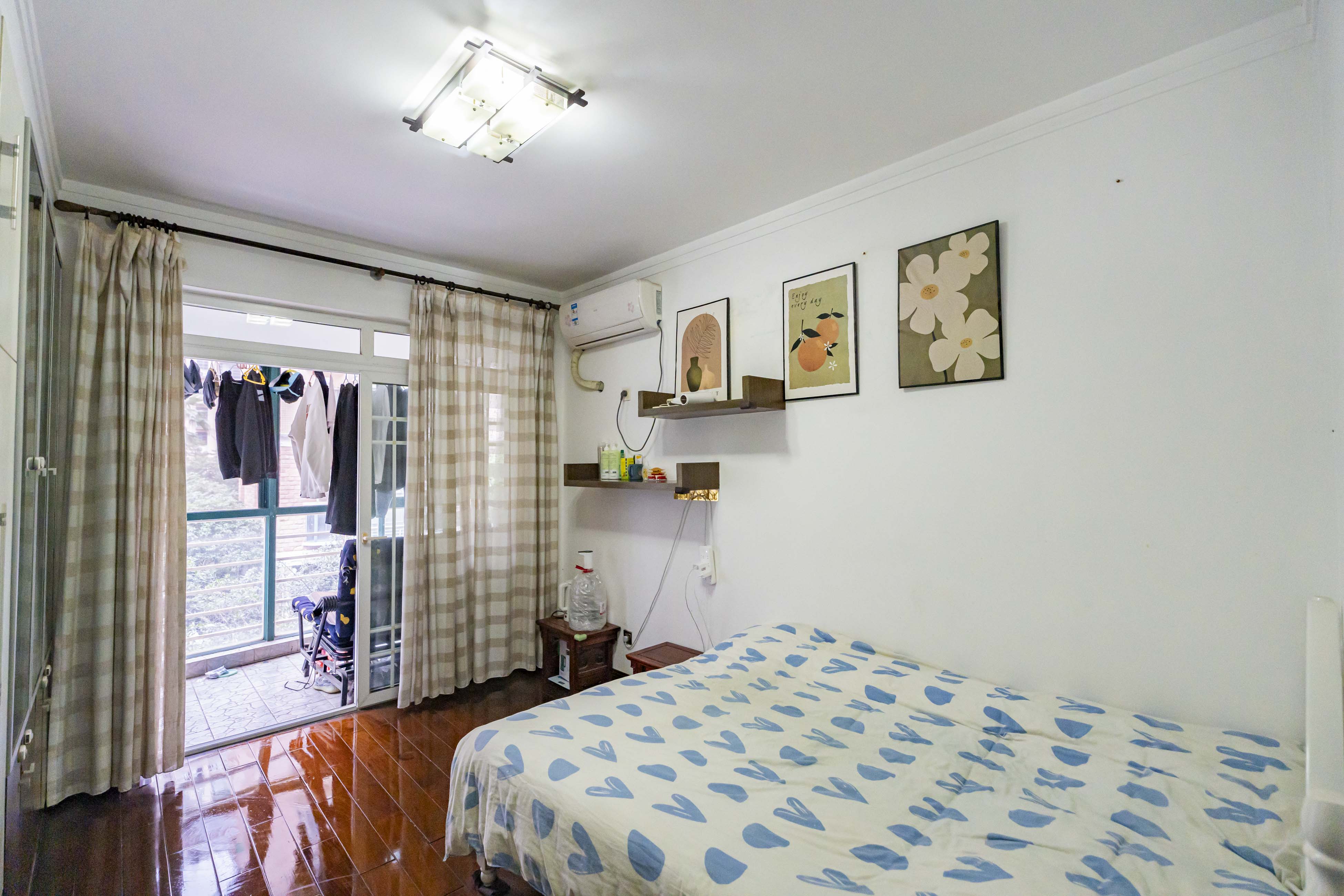 四季阳光花城 3室2厅2卫 140.0万 四季阳光花城 3室2厅2卫 140.0万卧室