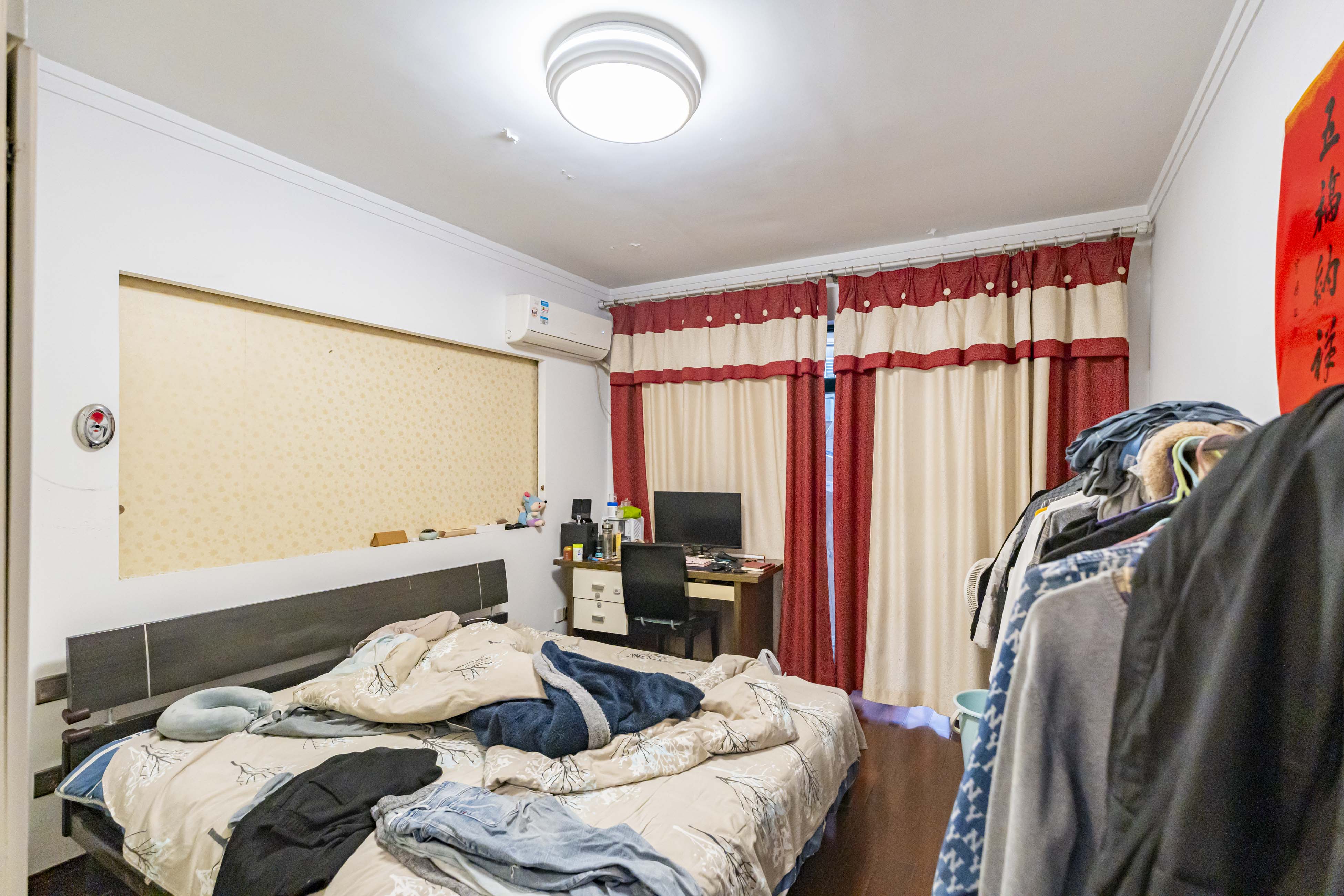 四季阳光花城 3室2厅2卫 140.0万 四季阳光花城 3室2厅2卫 140.0万卧室