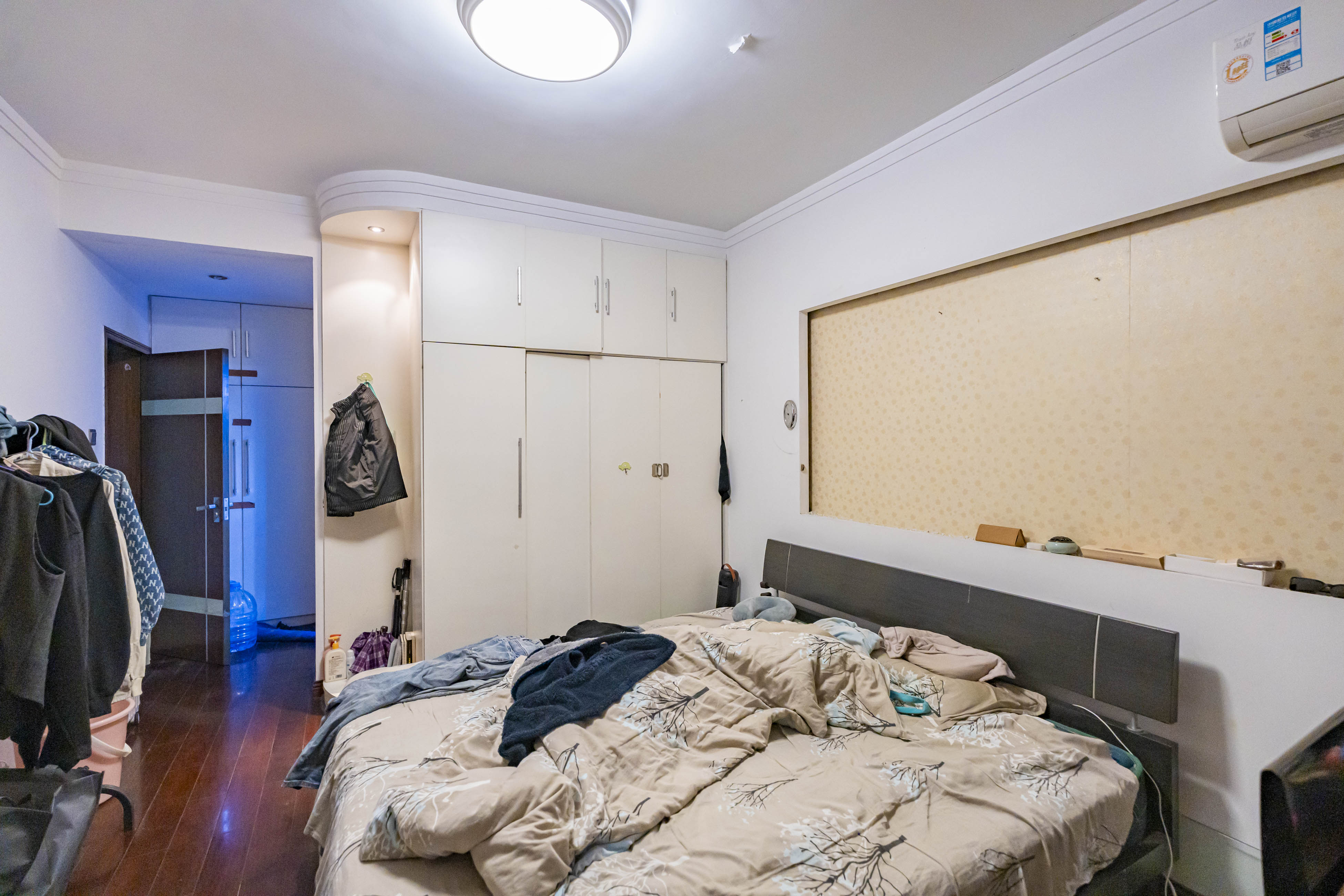 四季阳光花城 3室2厅2卫 140.0万 四季阳光花城 3室2厅2卫 140.0万卧室