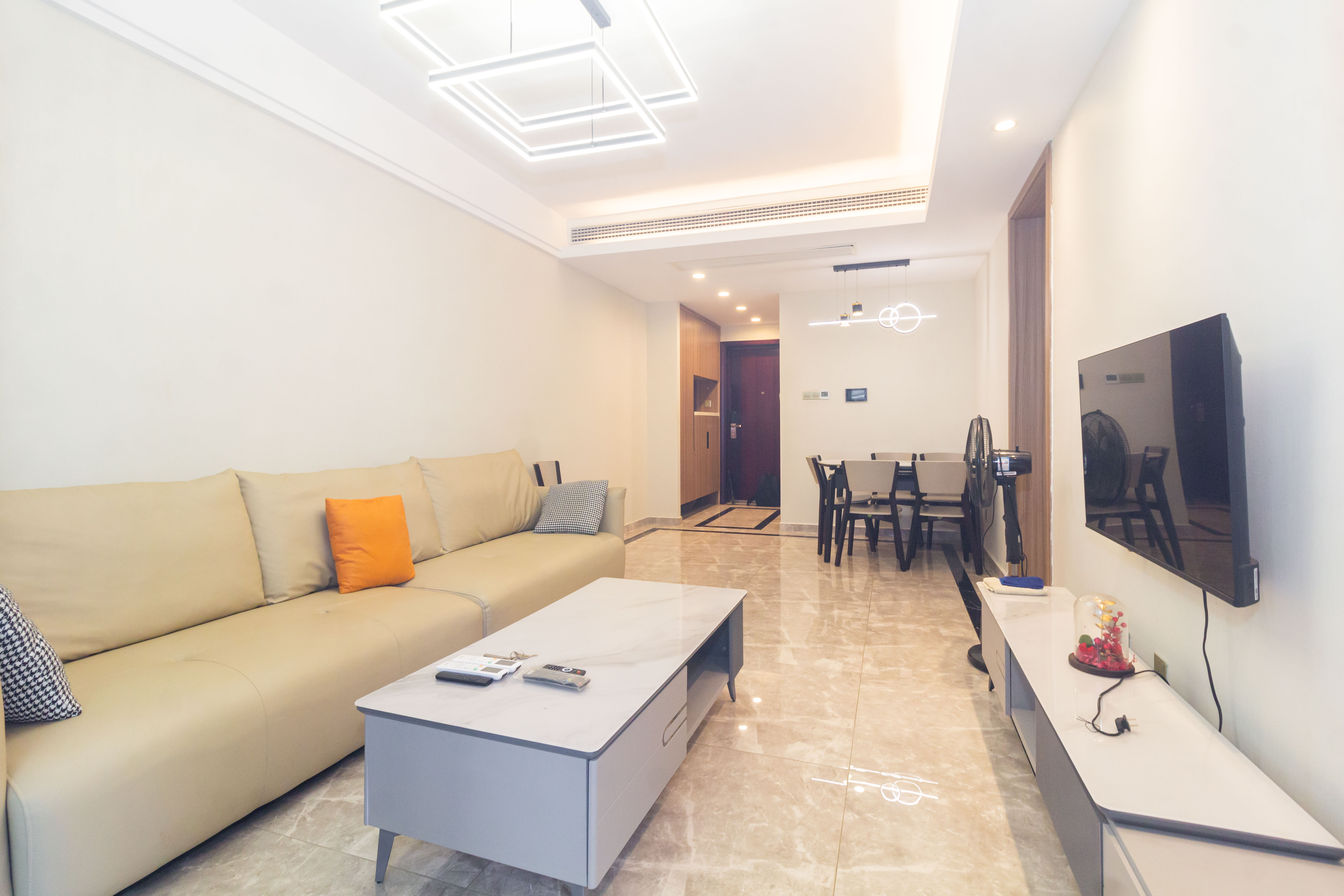 华远碧桂园海蓝城 3室2厅2卫 72.8万 华远碧桂园海蓝城 3室2厅2卫 72.8万客厅