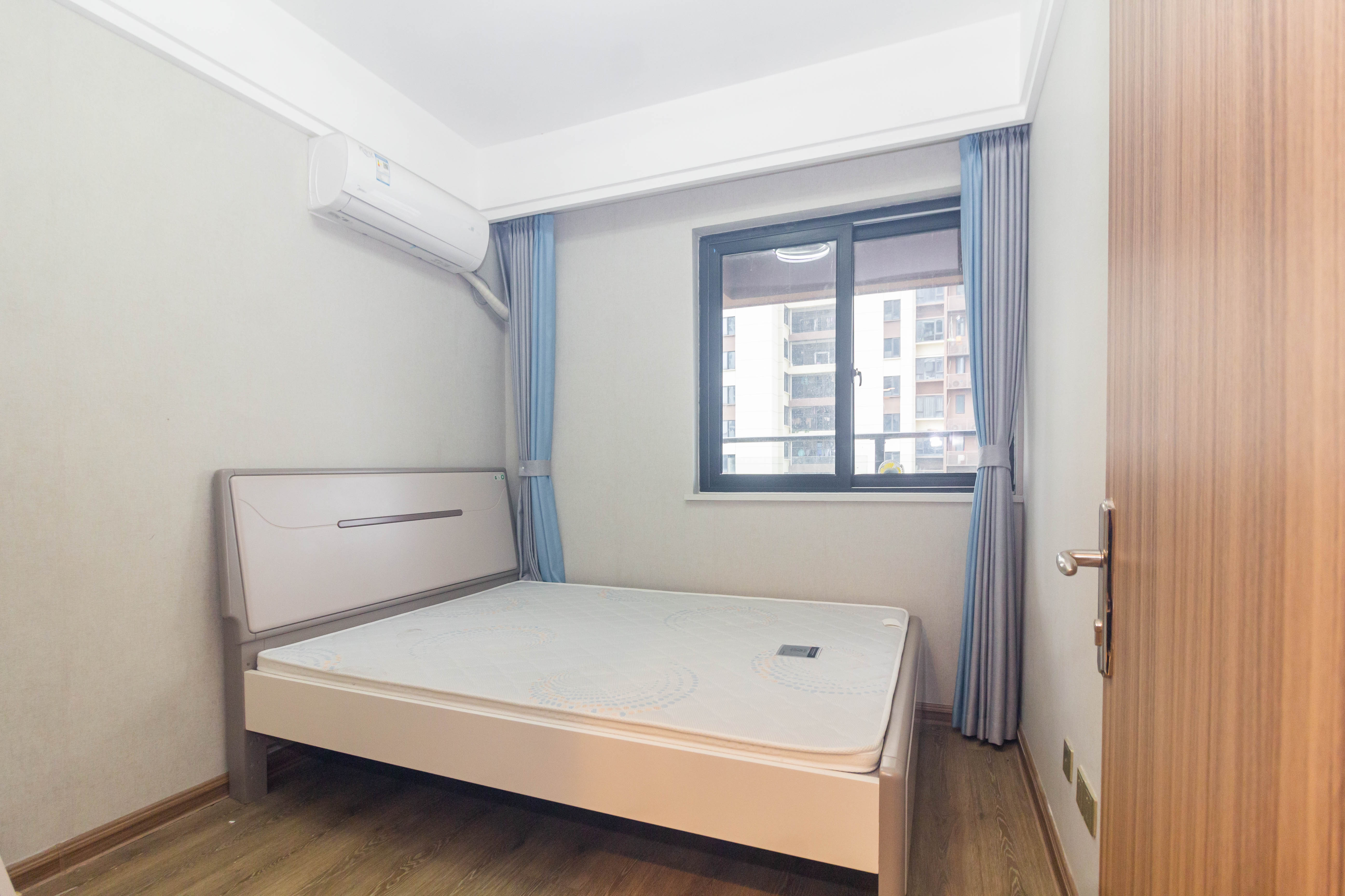 华远碧桂园海蓝城 3室2厅2卫 72.8万 华远碧桂园海蓝城 3室2厅2卫 72.8万卧室