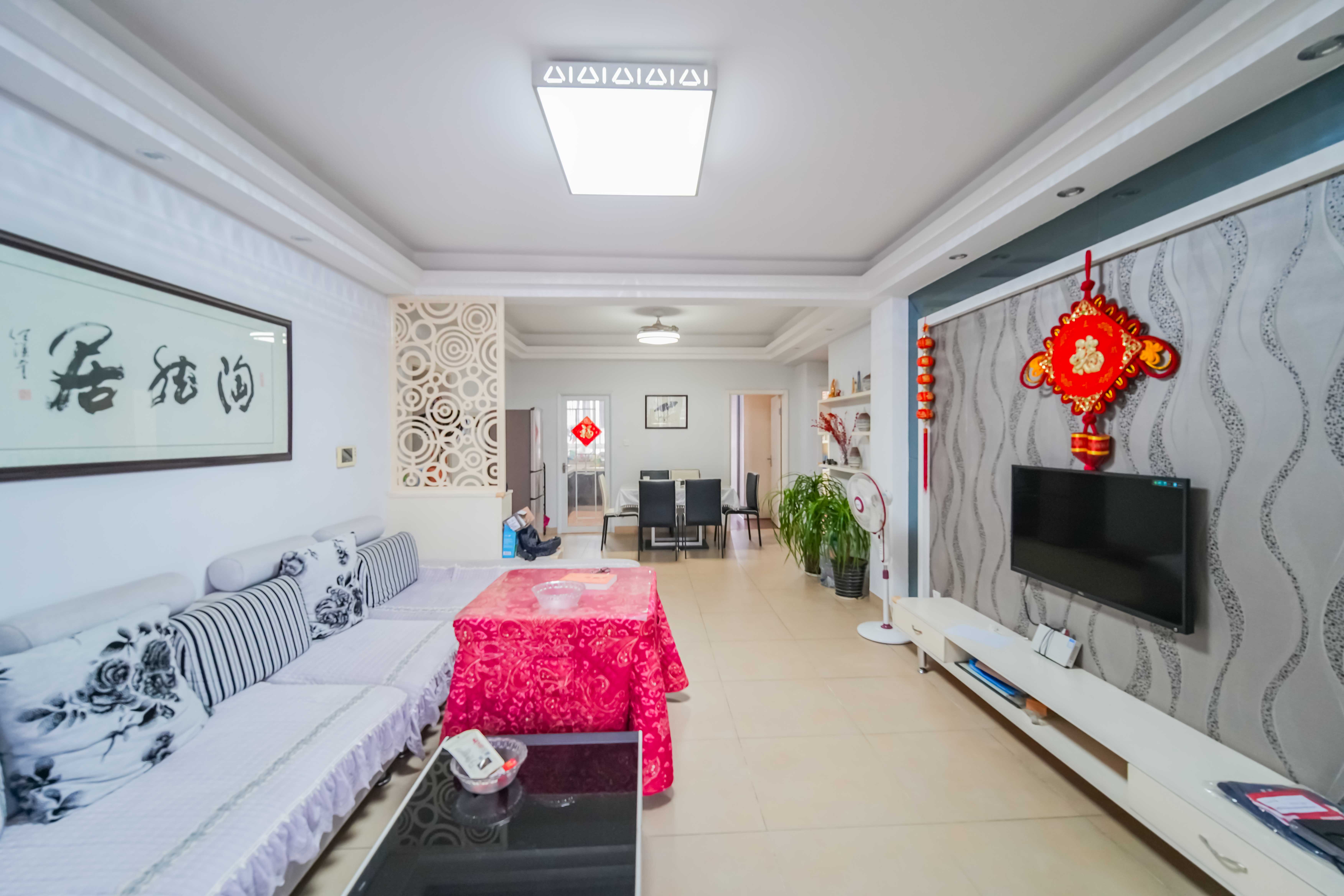 城市山水豪园(山水城市风景) 3室2厅2卫 112.0万 城市山水豪园(山水城市风景) 3室2厅2卫 112.0万客厅