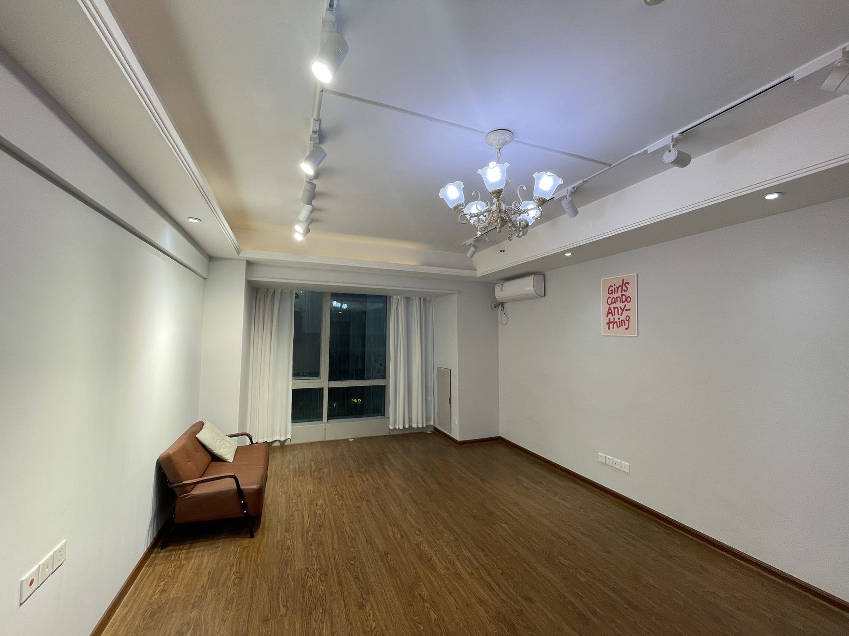 德思勤城市广场（宝格丽公寓）  1室1厅1卫   2500.00元/月室内图