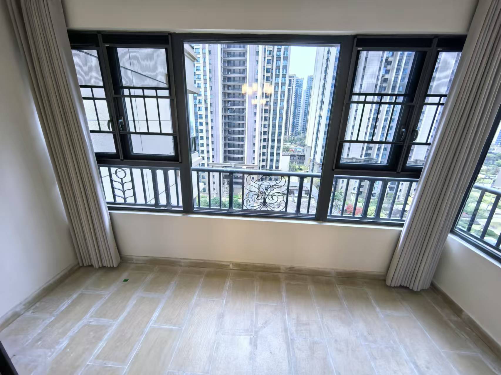 株洲恒大悦珑台  4室2厅2卫    2000.0元/月 株洲恒大悦珑台  4室2厅2卫    2000.0元/月室内图