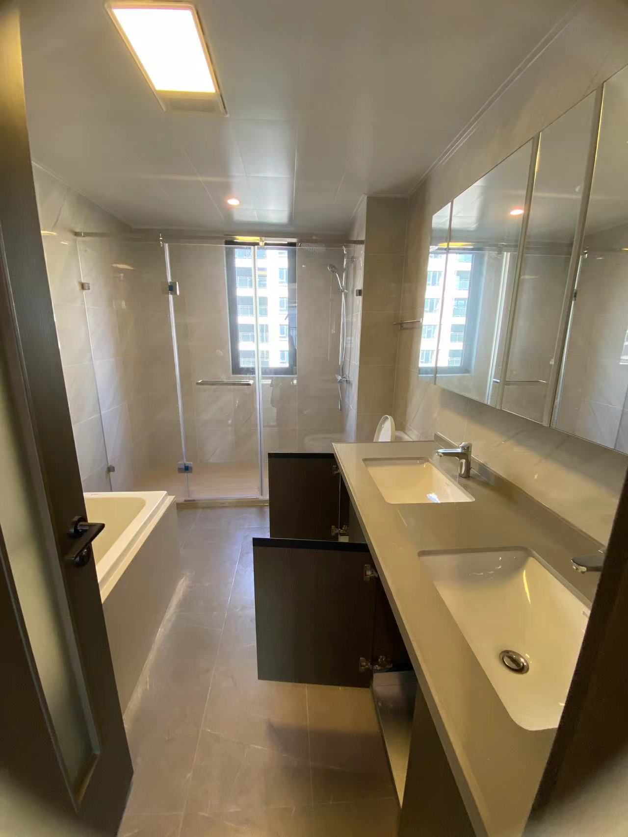 龙湖江与城 4室1厅1卫 6000.0元/月 龙湖江与城 4室1厅1卫 6000.0元/月室内图