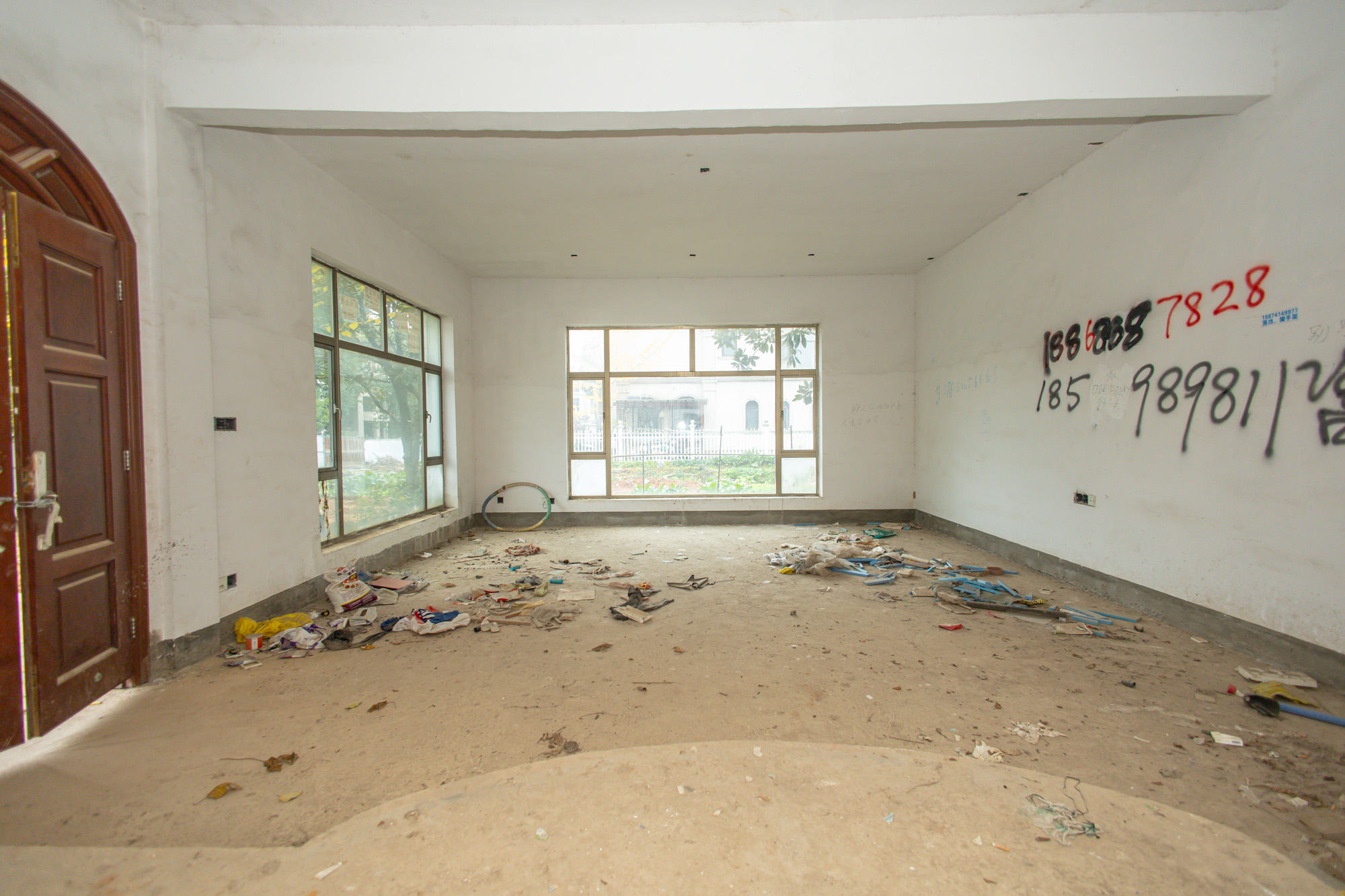 碧桂园威尼斯城 6室3厅2卫 855.98万 碧桂园威尼斯城 6室3厅2卫 855.98万客厅