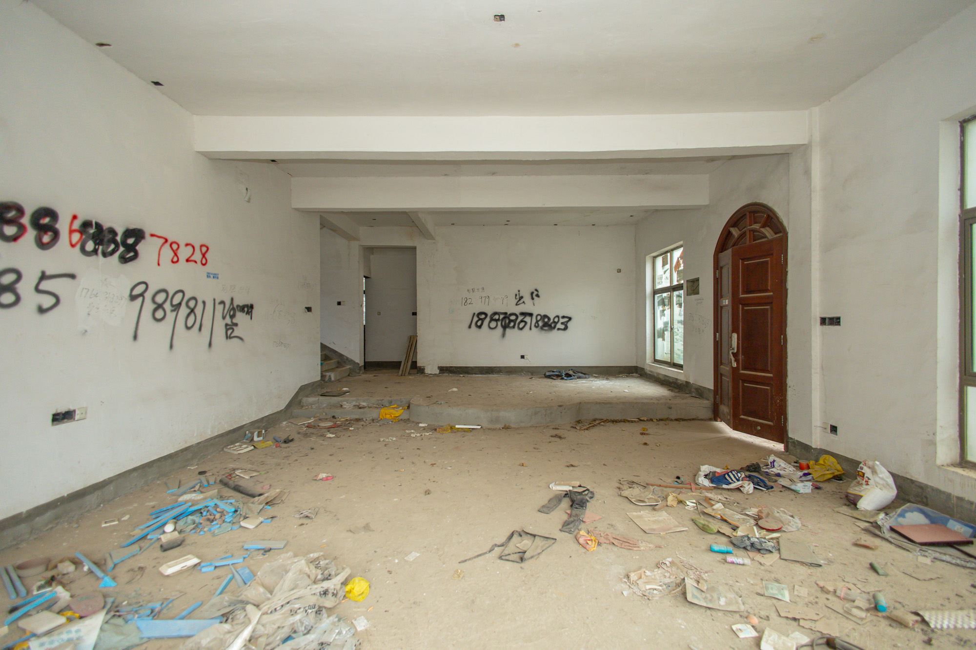 碧桂园威尼斯城 6室3厅2卫 855.98万 碧桂园威尼斯城 6室3厅2卫 855.98万客厅