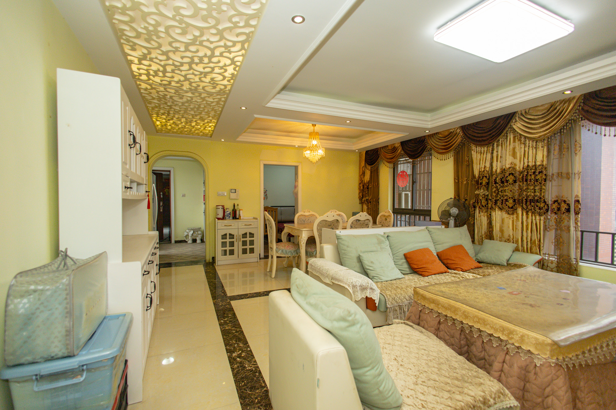 华润凤凰城二期 3室2厅2卫 90.0万 华润凤凰城二期 3室2厅2卫 90.0万客厅