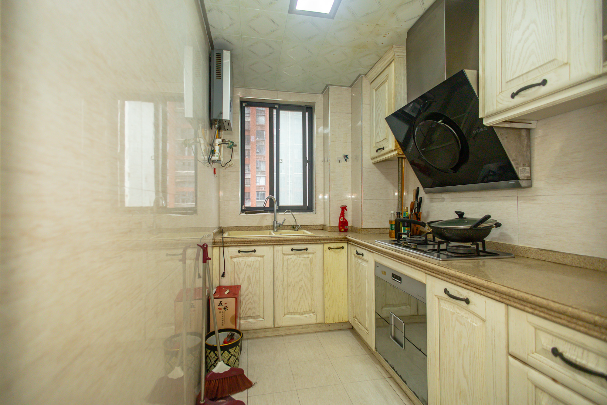 华润凤凰城二期 3室2厅2卫 90.0万 华润凤凰城二期 3室2厅2卫 90.0万厨房