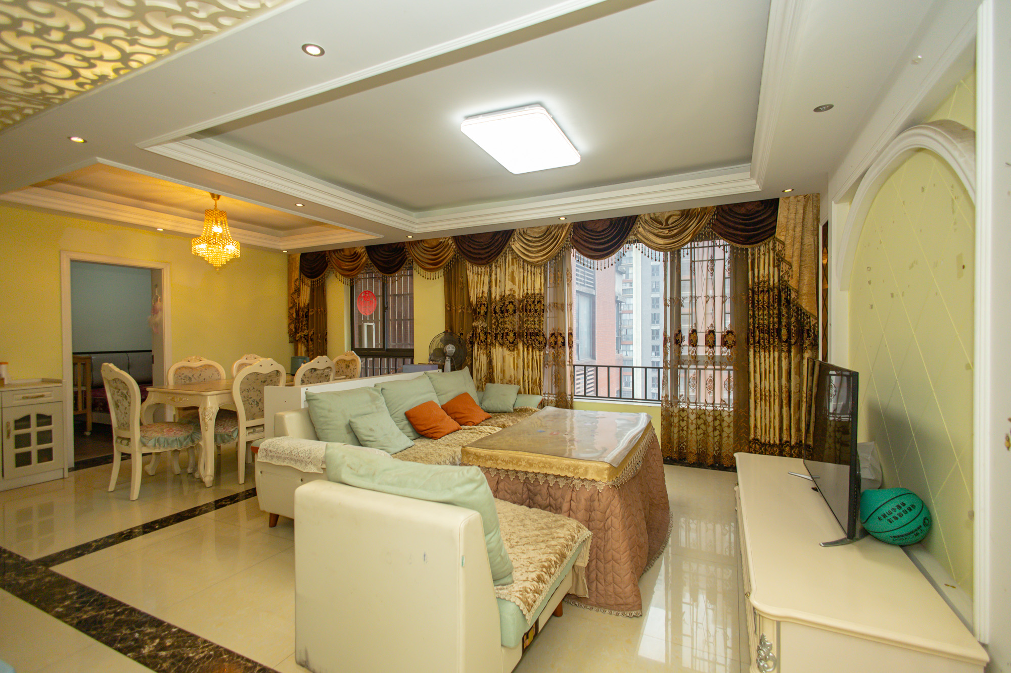 华润凤凰城二期 3室2厅2卫 90.0万 华润凤凰城二期 3室2厅2卫 90.0万客厅