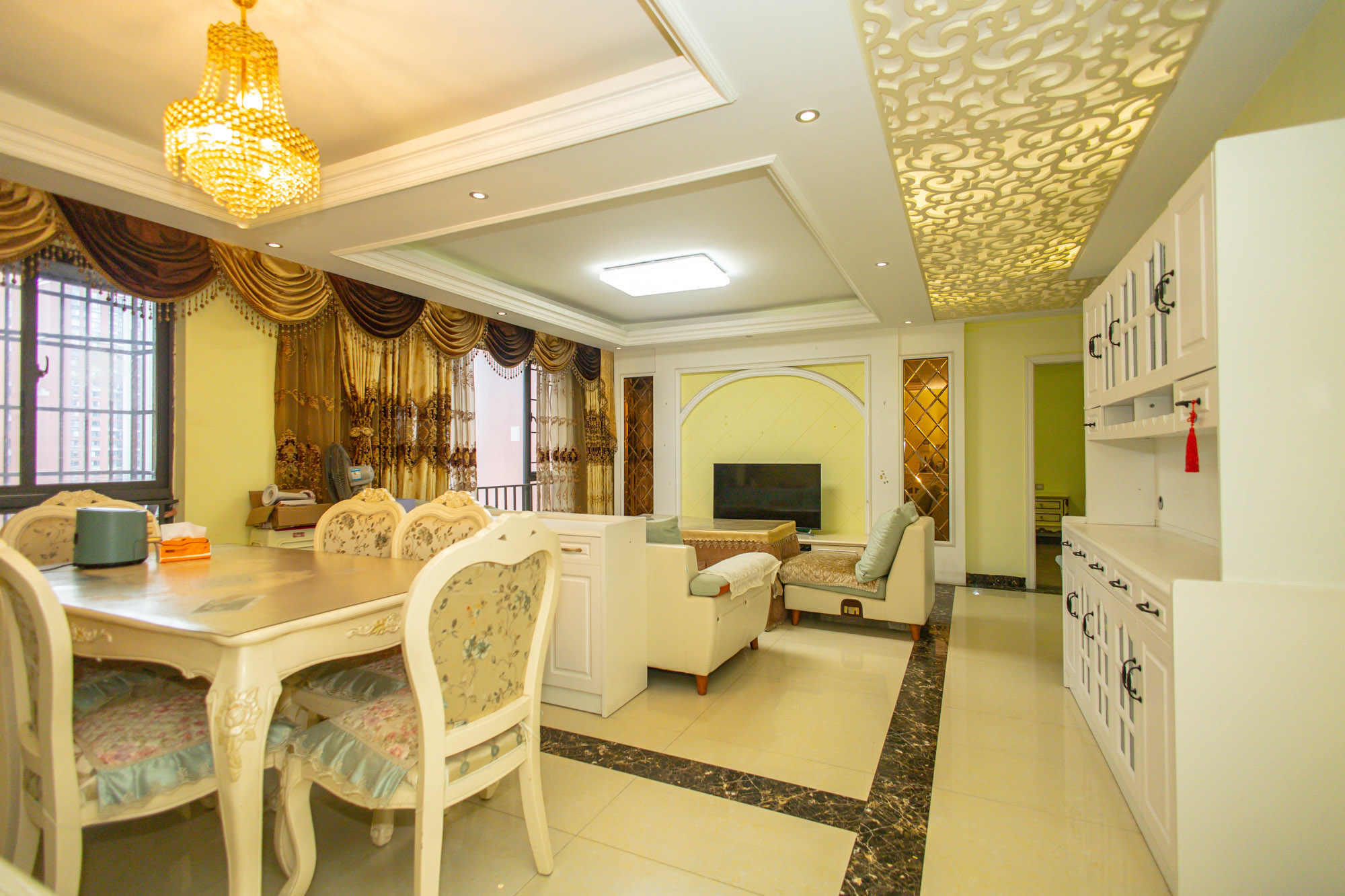 华润凤凰城二期 3室2厅2卫 90.0万 华润凤凰城二期 3室2厅2卫 90.0万客厅