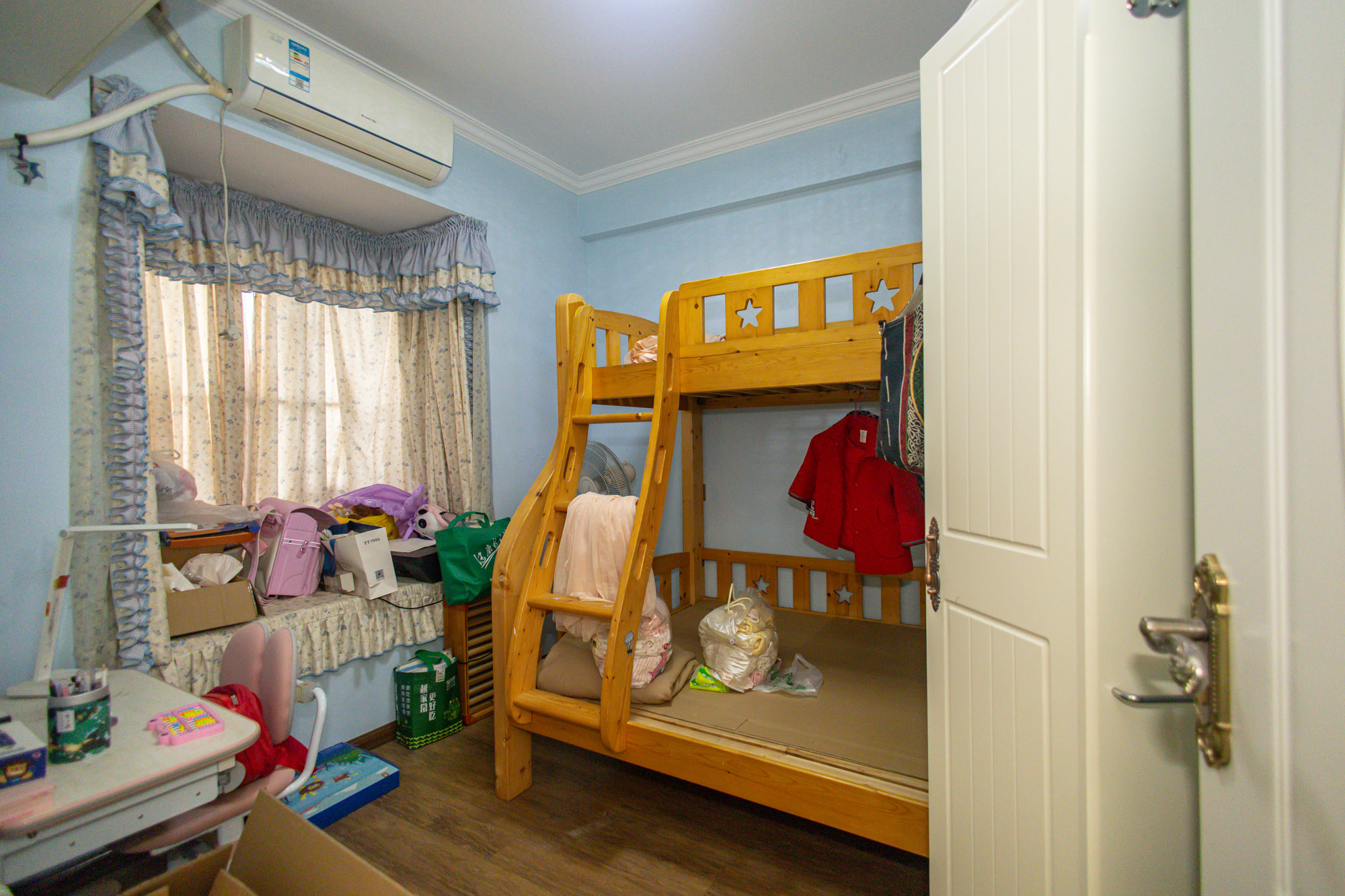 华润凤凰城二期 3室2厅2卫 90.0万 华润凤凰城二期 3室2厅2卫 90.0万卧室