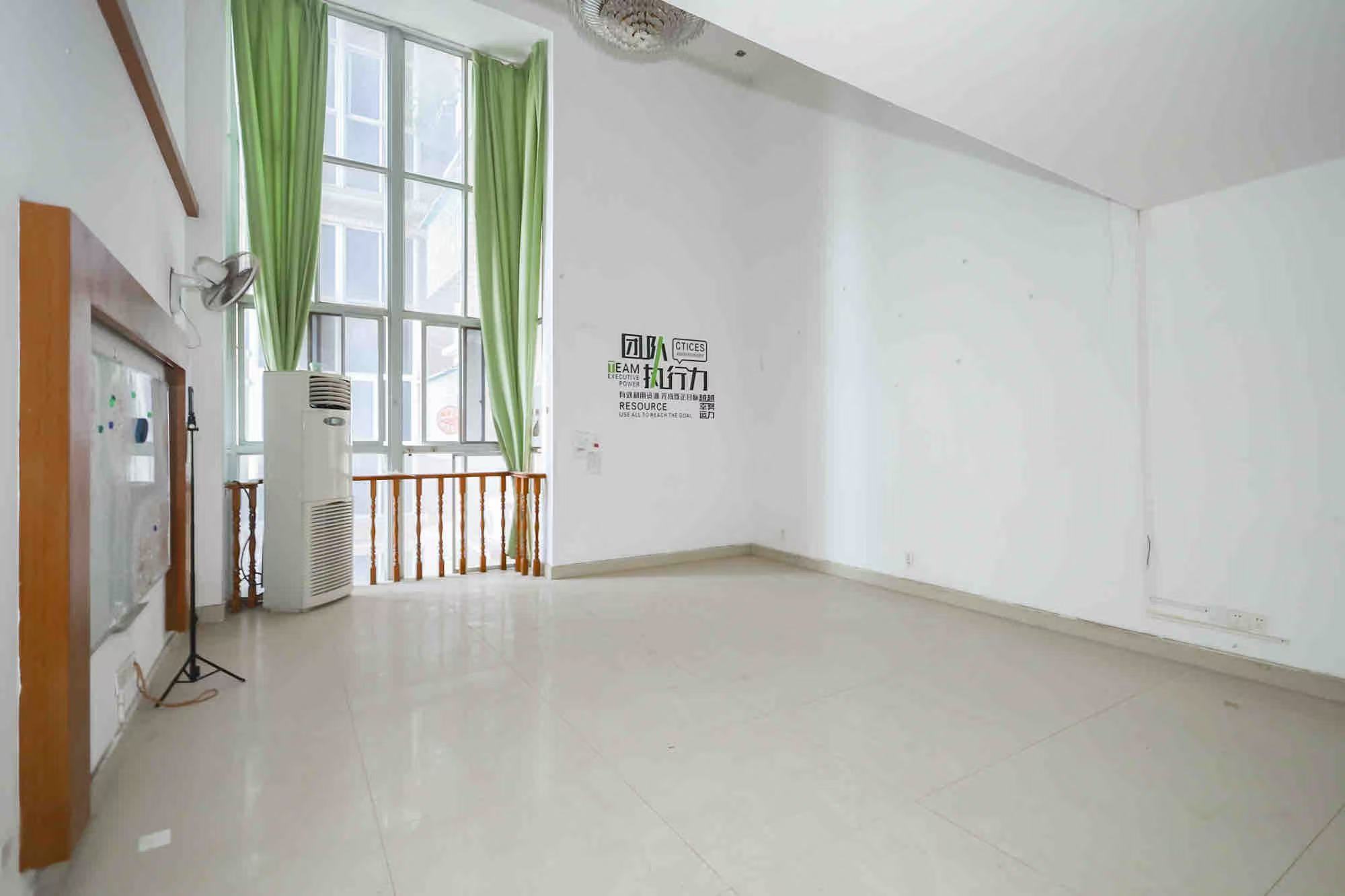 星电阳光城 4室2厅2卫 4000.0元/月 星电阳光城 4室2厅2卫 4000.0元/月室内图