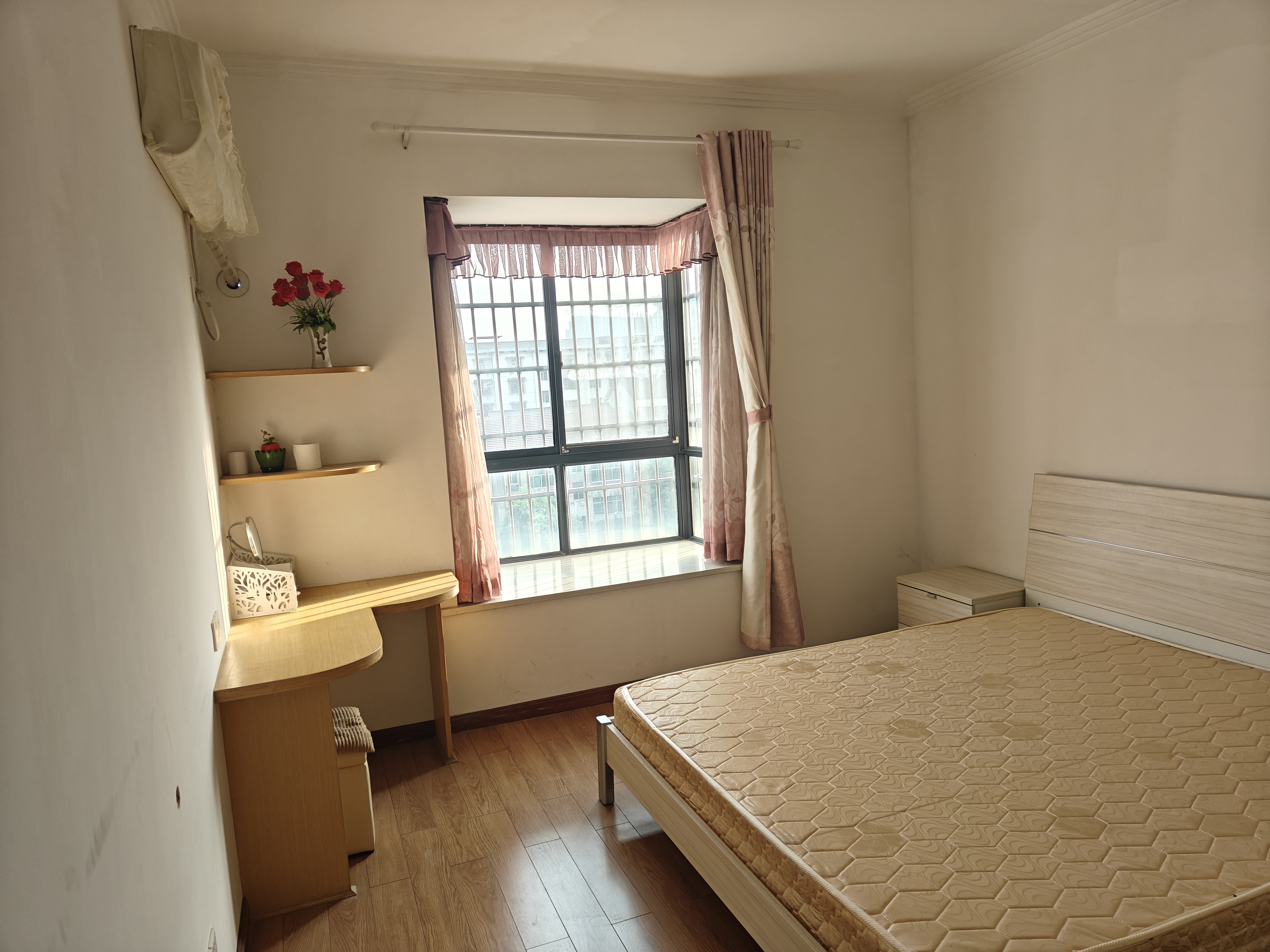 盛世东方  3室2厅2卫   1300.00元/月室内图
