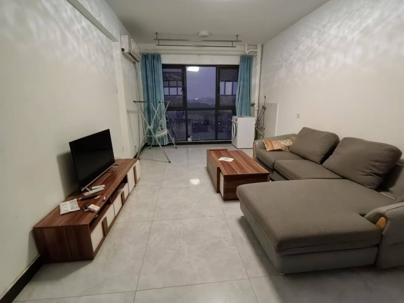 荣泰广场 2室1厅1卫 2200.0元/月 荣泰广场 2室1厅1卫 2200.0元/月户型图