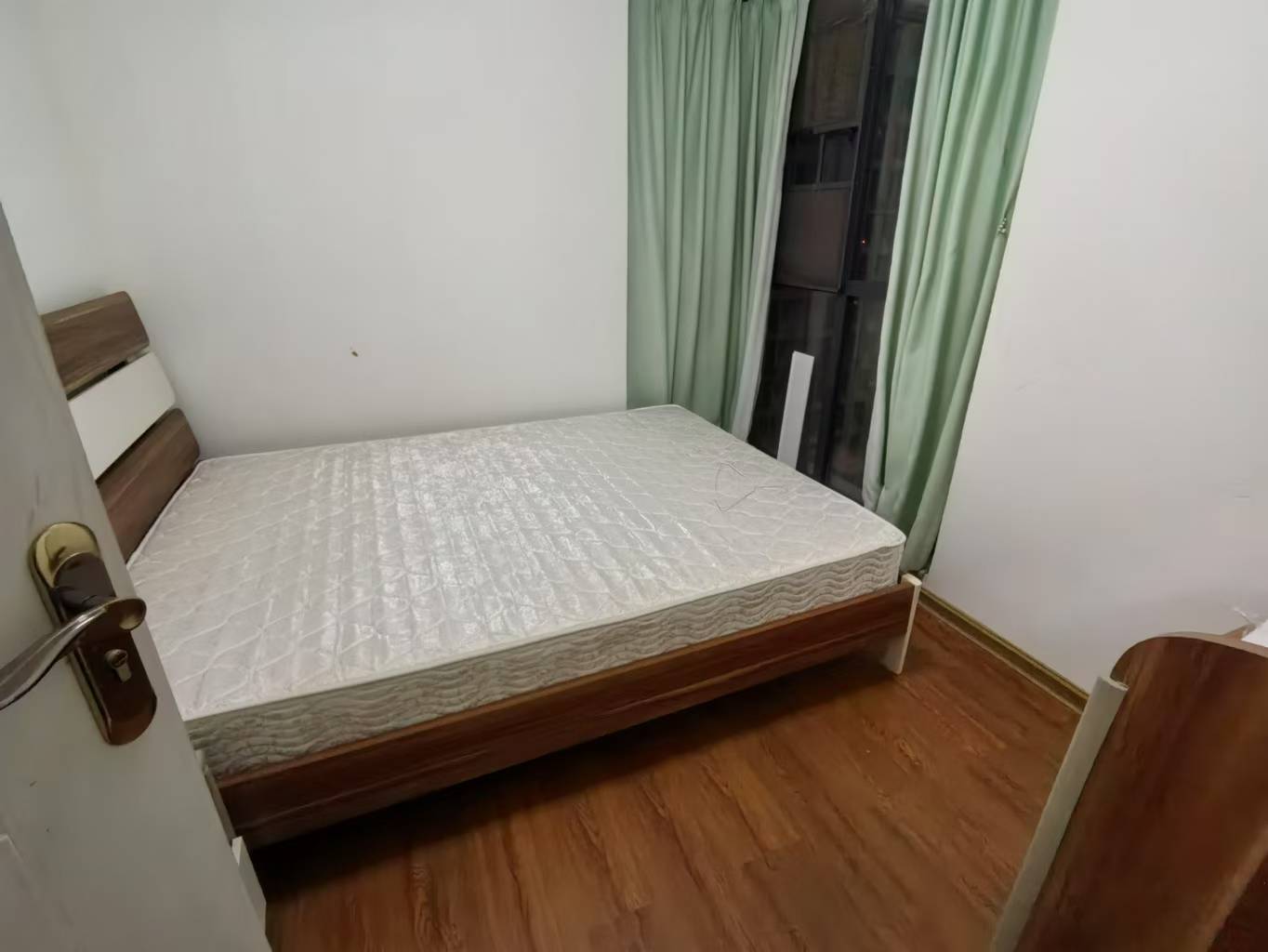 荣泰广场 2室1厅1卫 2200.0元/月 荣泰广场 2室1厅1卫 2200.0元/月室内图